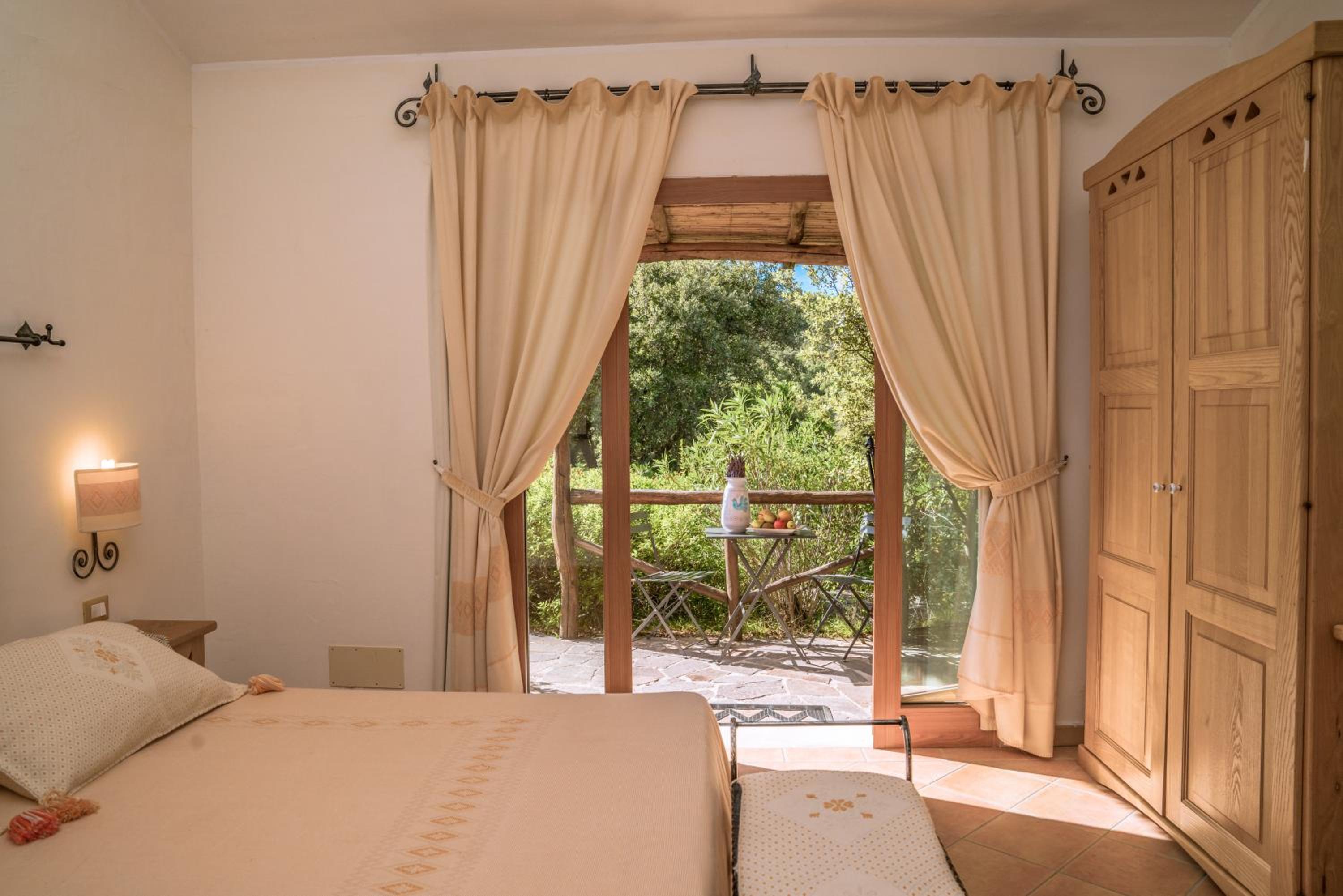 Double or Twin Room with View - Photo 4