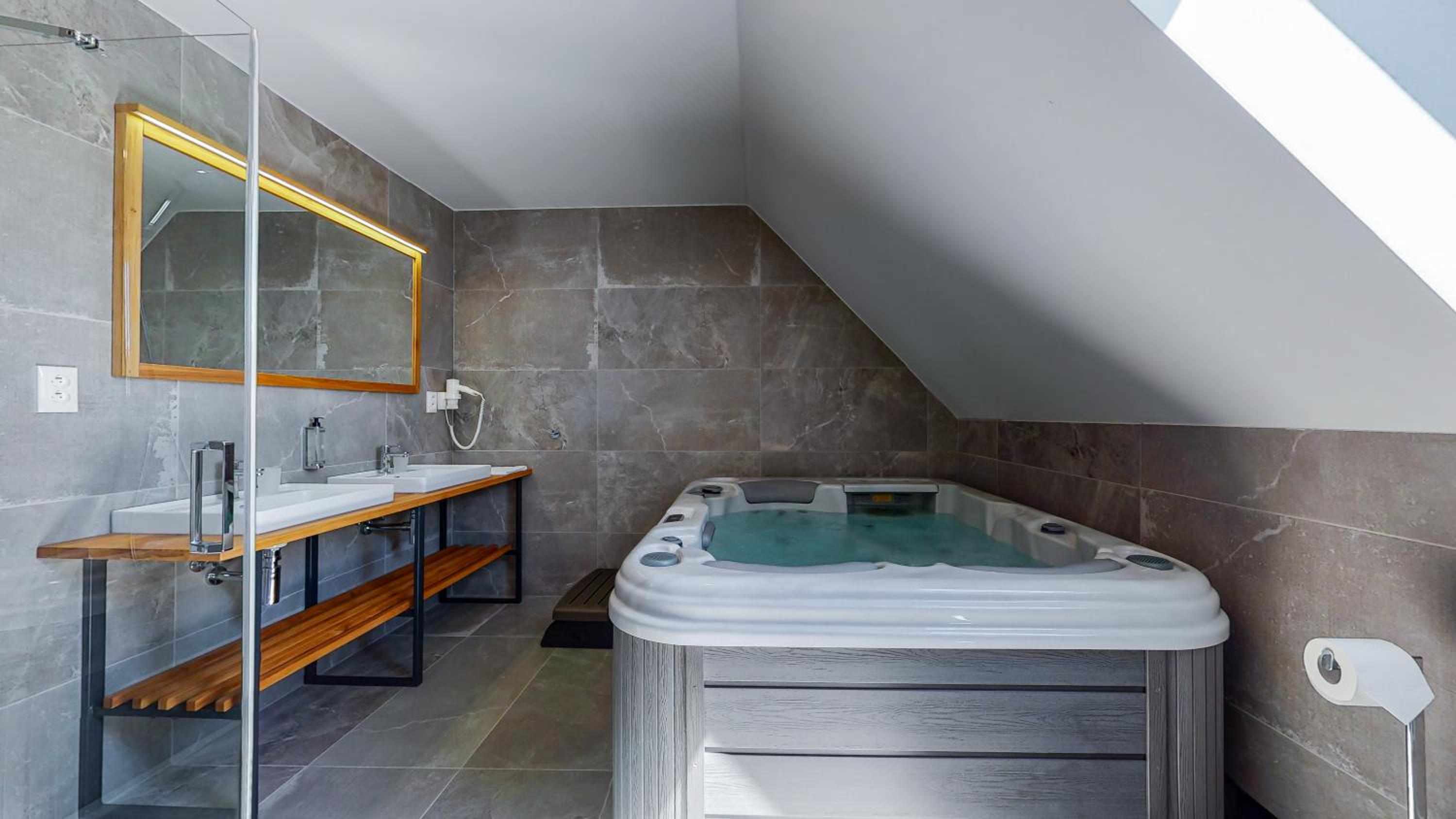 Superior Apartment with Sauna & Jacuzzi photo 3