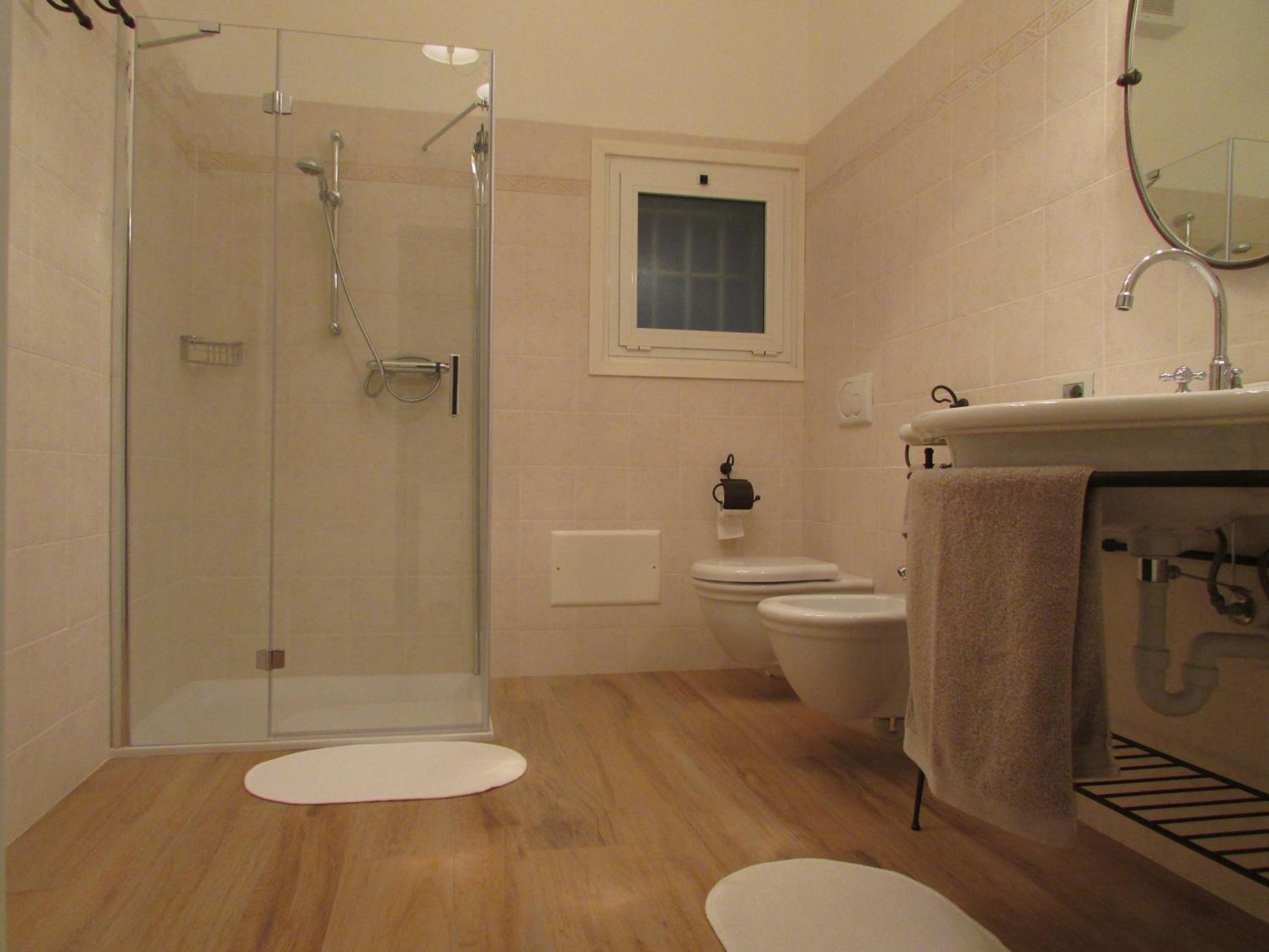 Double or Twin Room - Photo 6