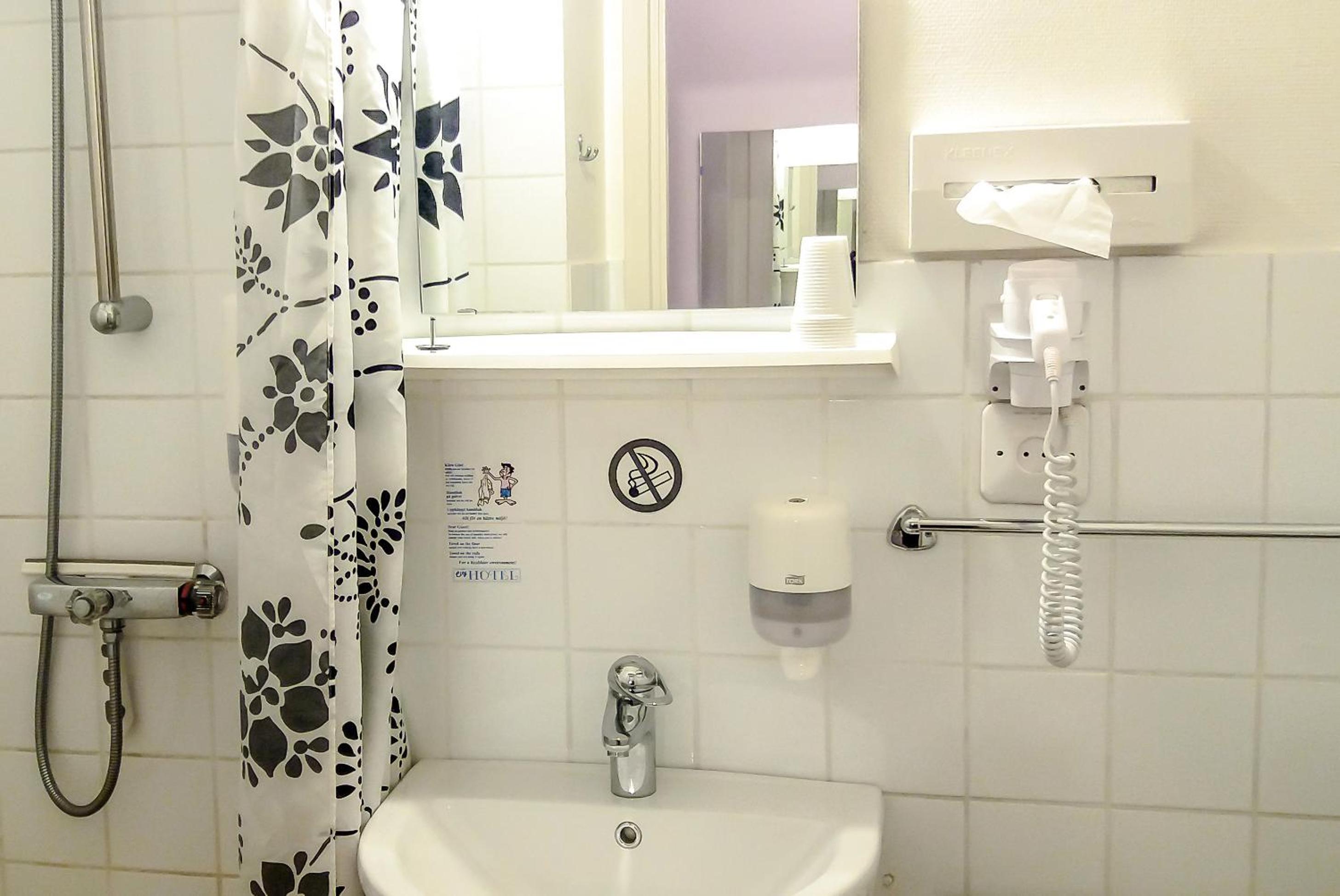 Budget Double Room photo 3