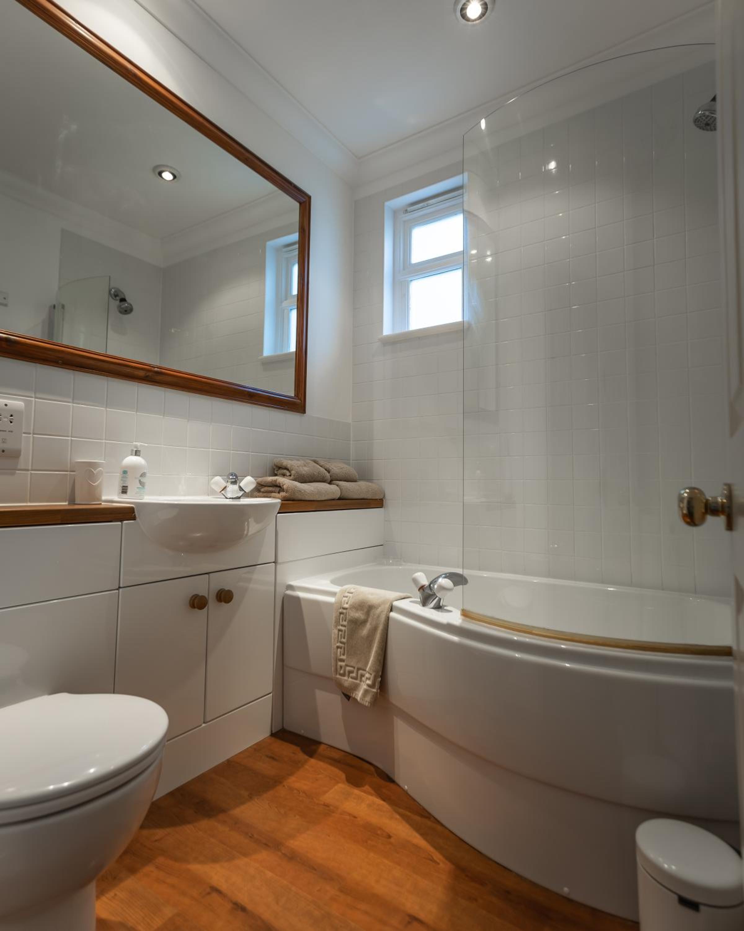 Family Room with Private Bathroom - Photo 4