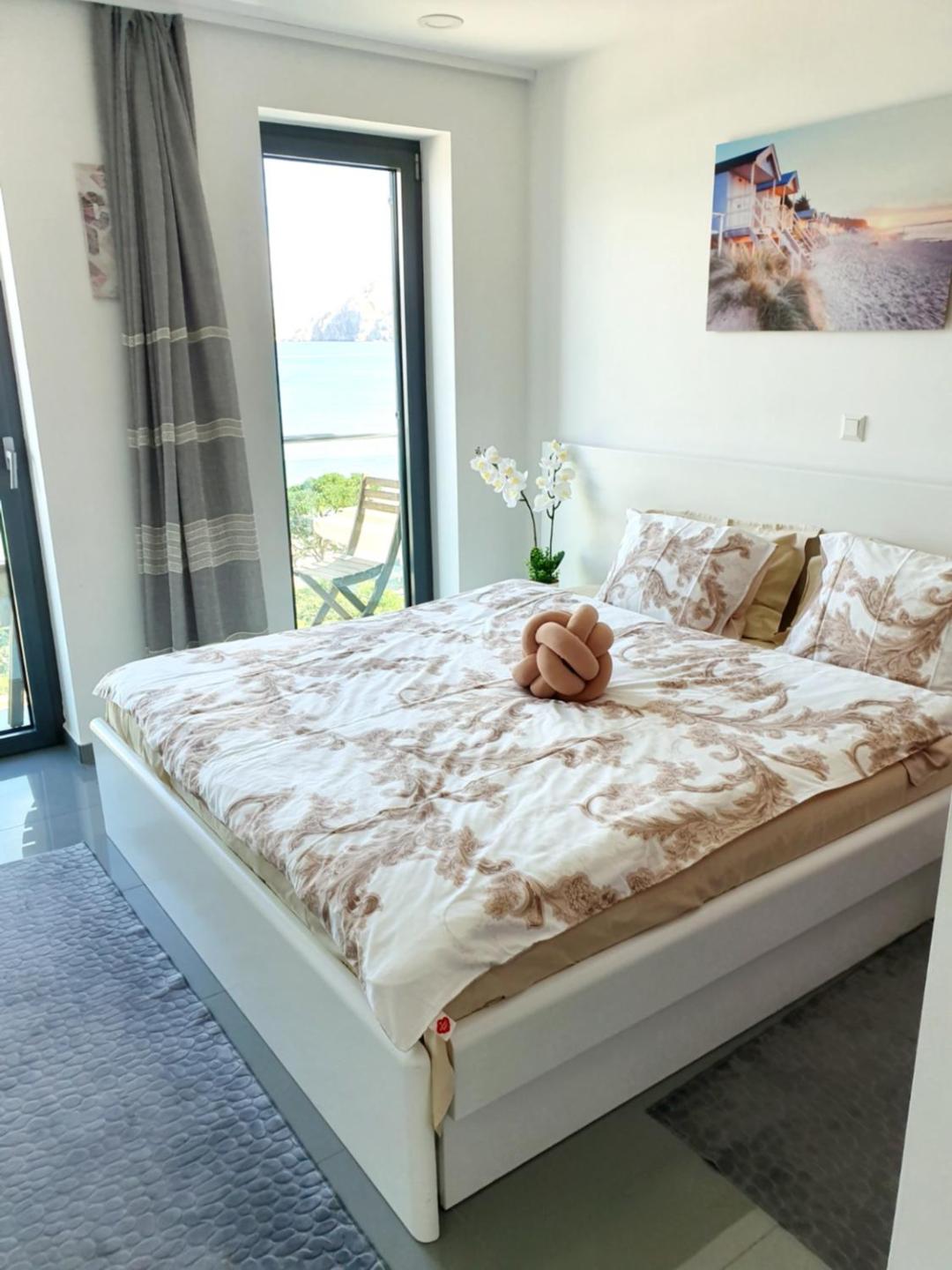 Apartment with Sea View - Photo 16
