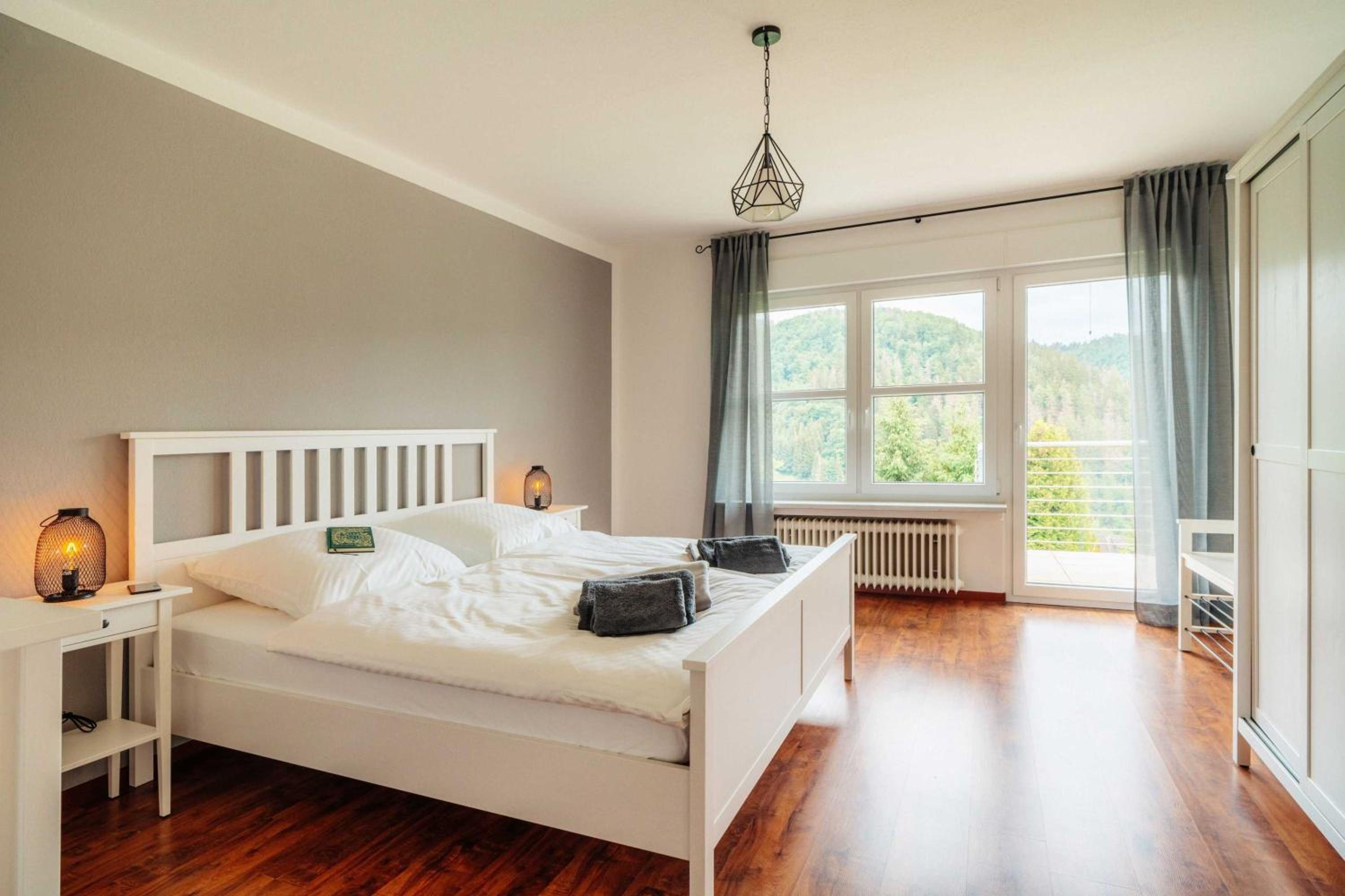 One-Bedroom Apartment with Balcony photo 3