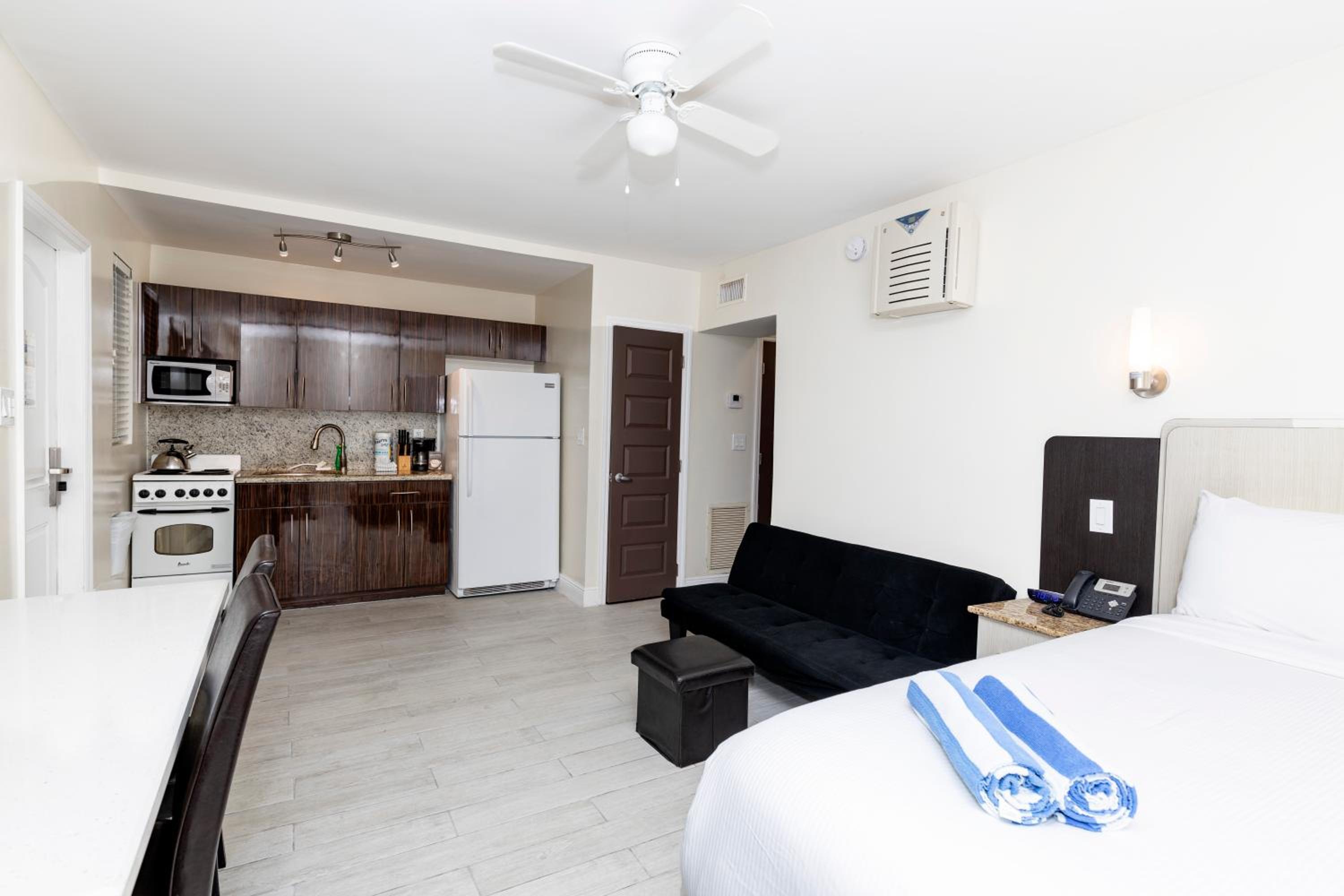 Junior Suite with Pool View