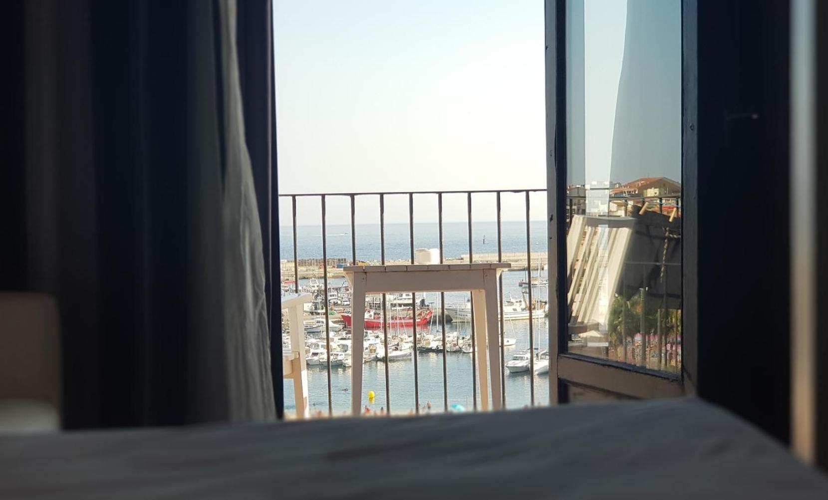 Twin Room with Sea View - Photo 3