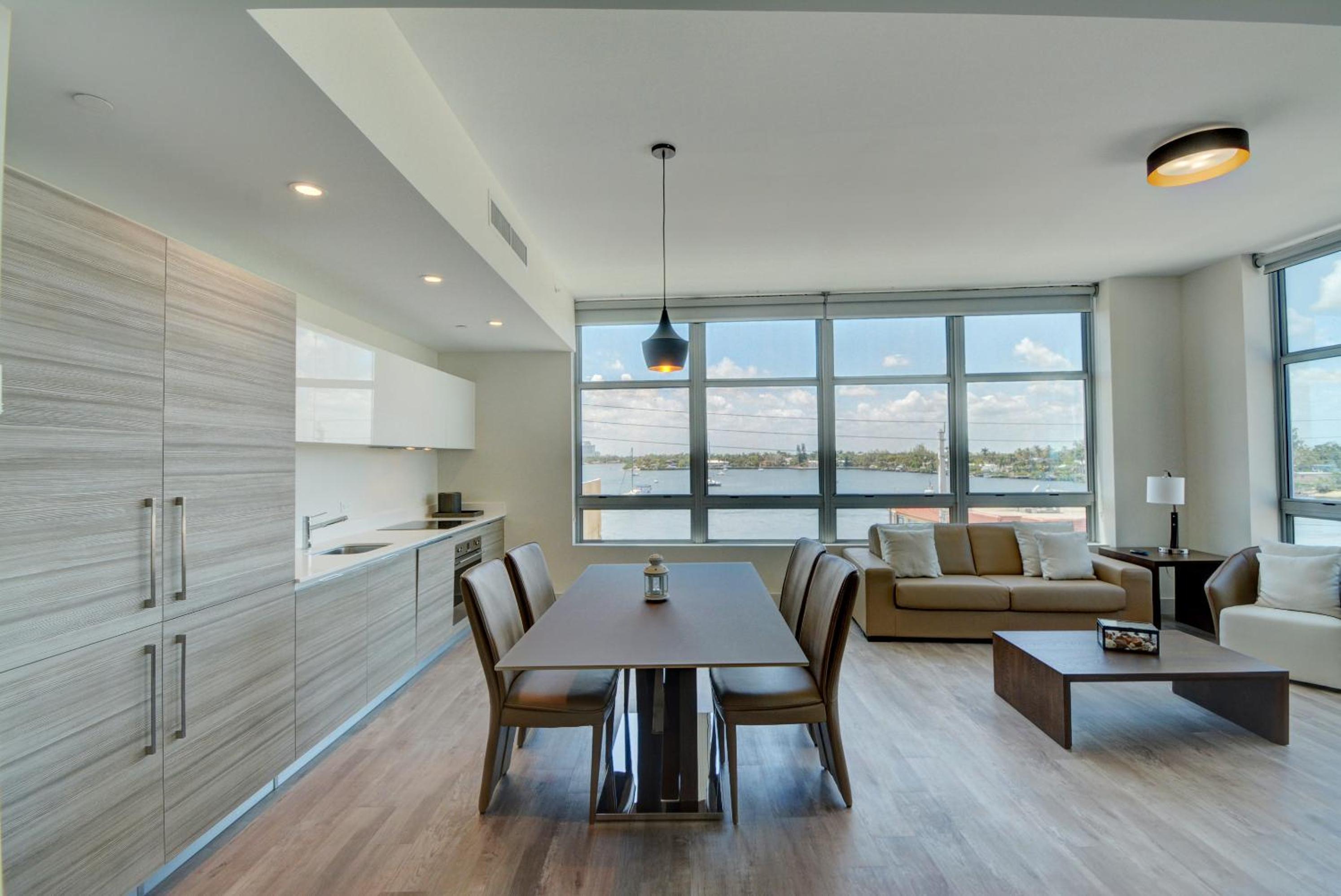 Apartment with Lake View