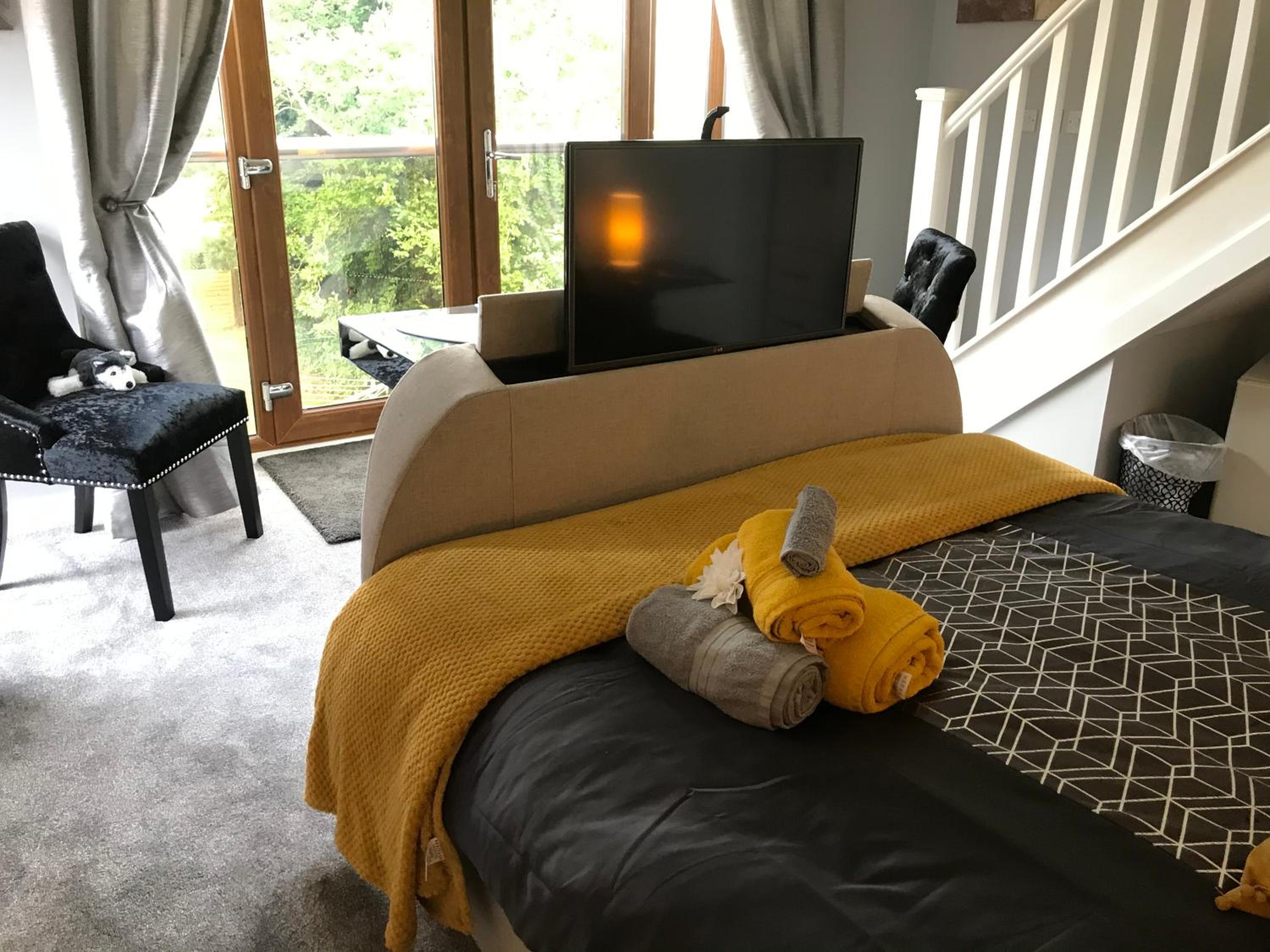 Deluxe King Suite photo 3