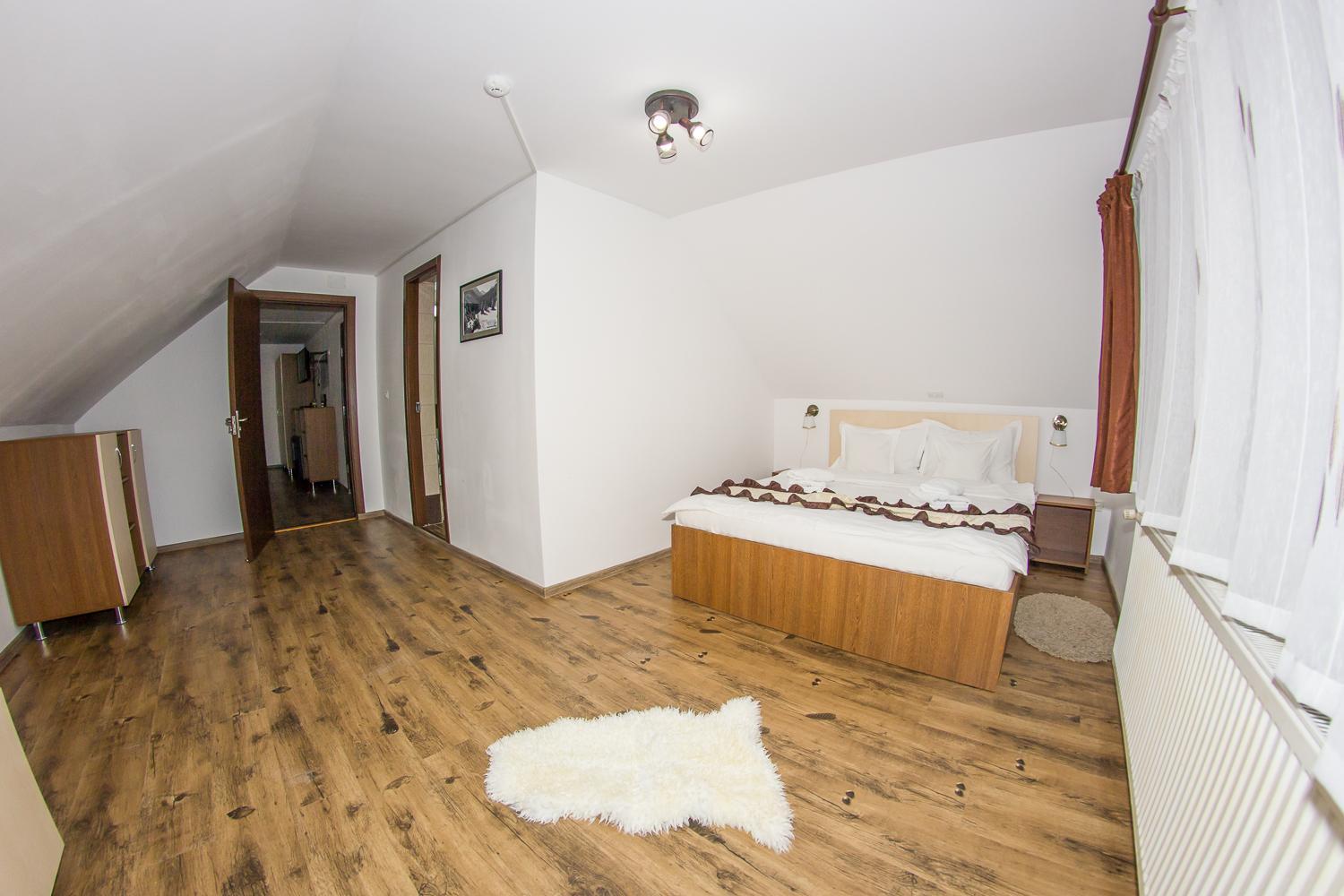 Apartment with Mountain View - Photo 3