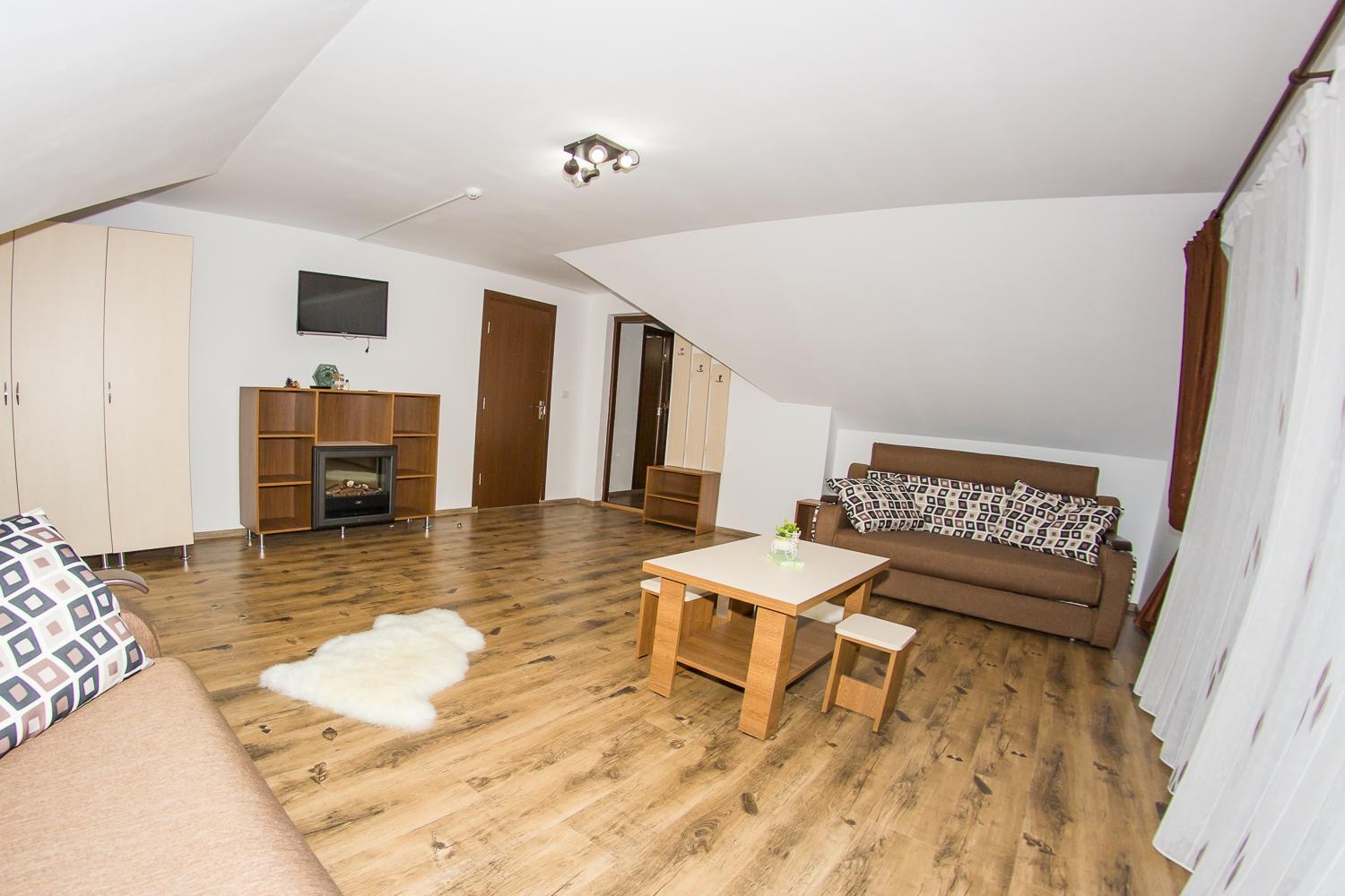 Apartment with Mountain View - Photo 4