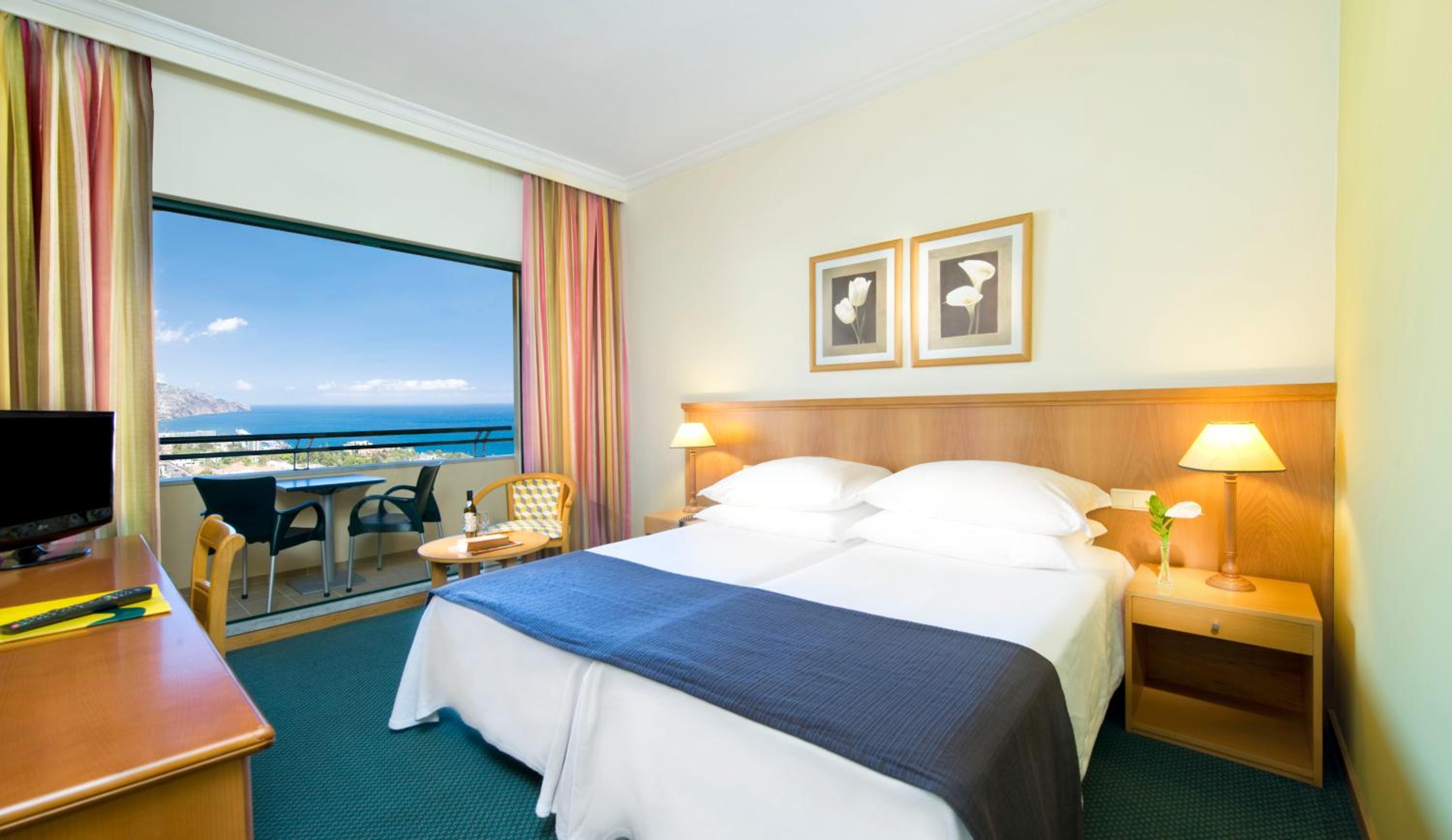Double or Twin Room with Sea View - Photo 1
