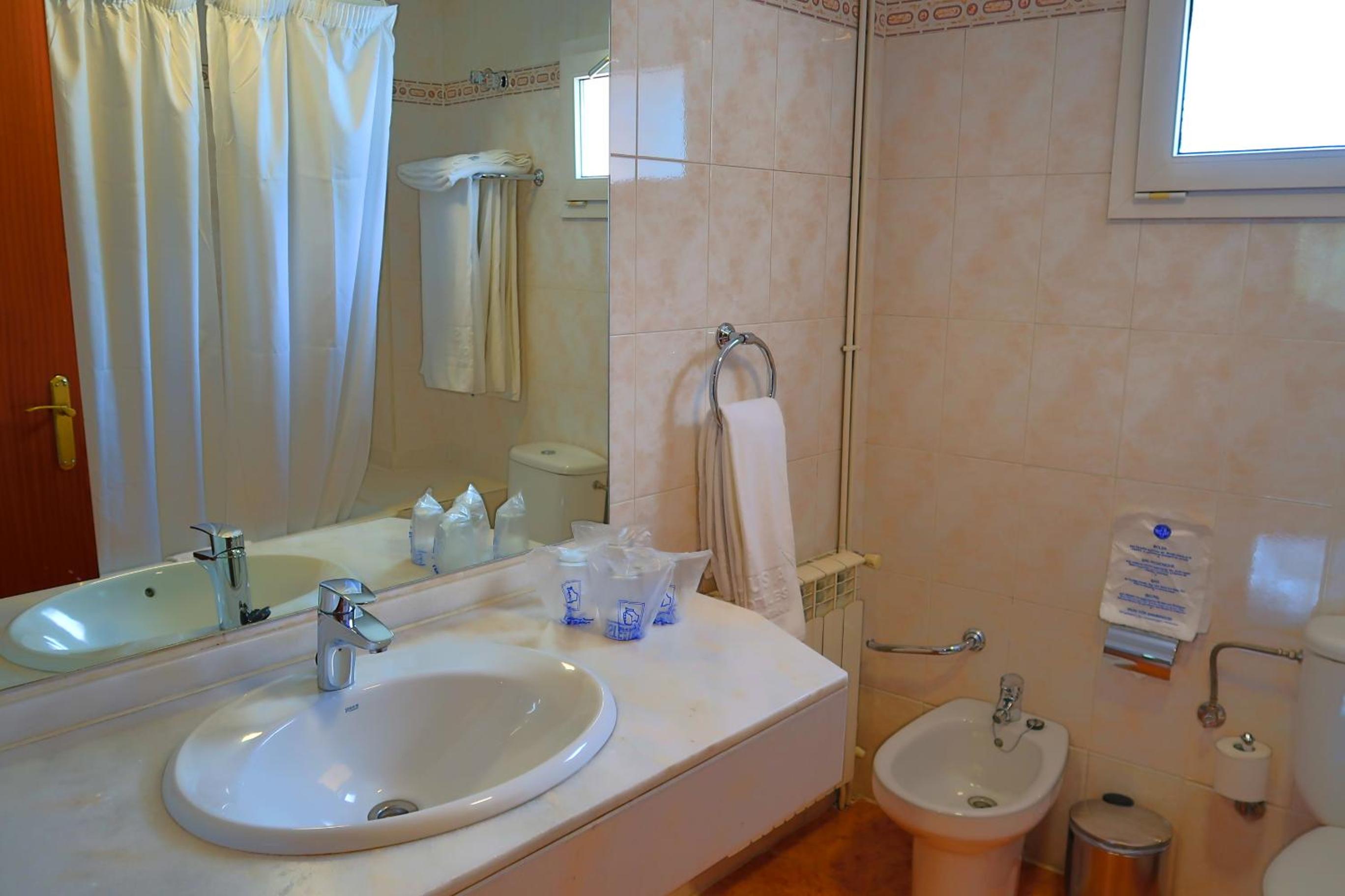 Quadruple Room - Photo 2