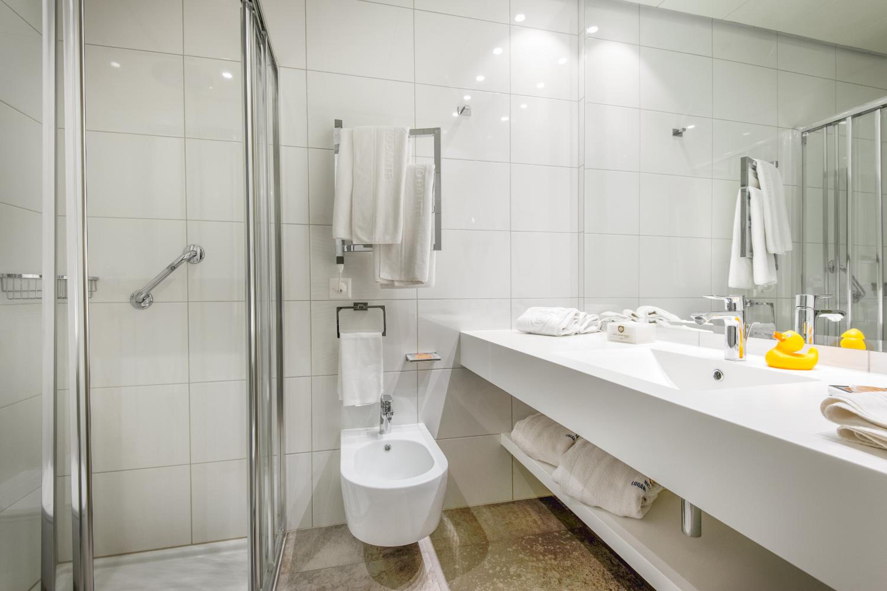 Suite with Air Conditioning - Photo 14