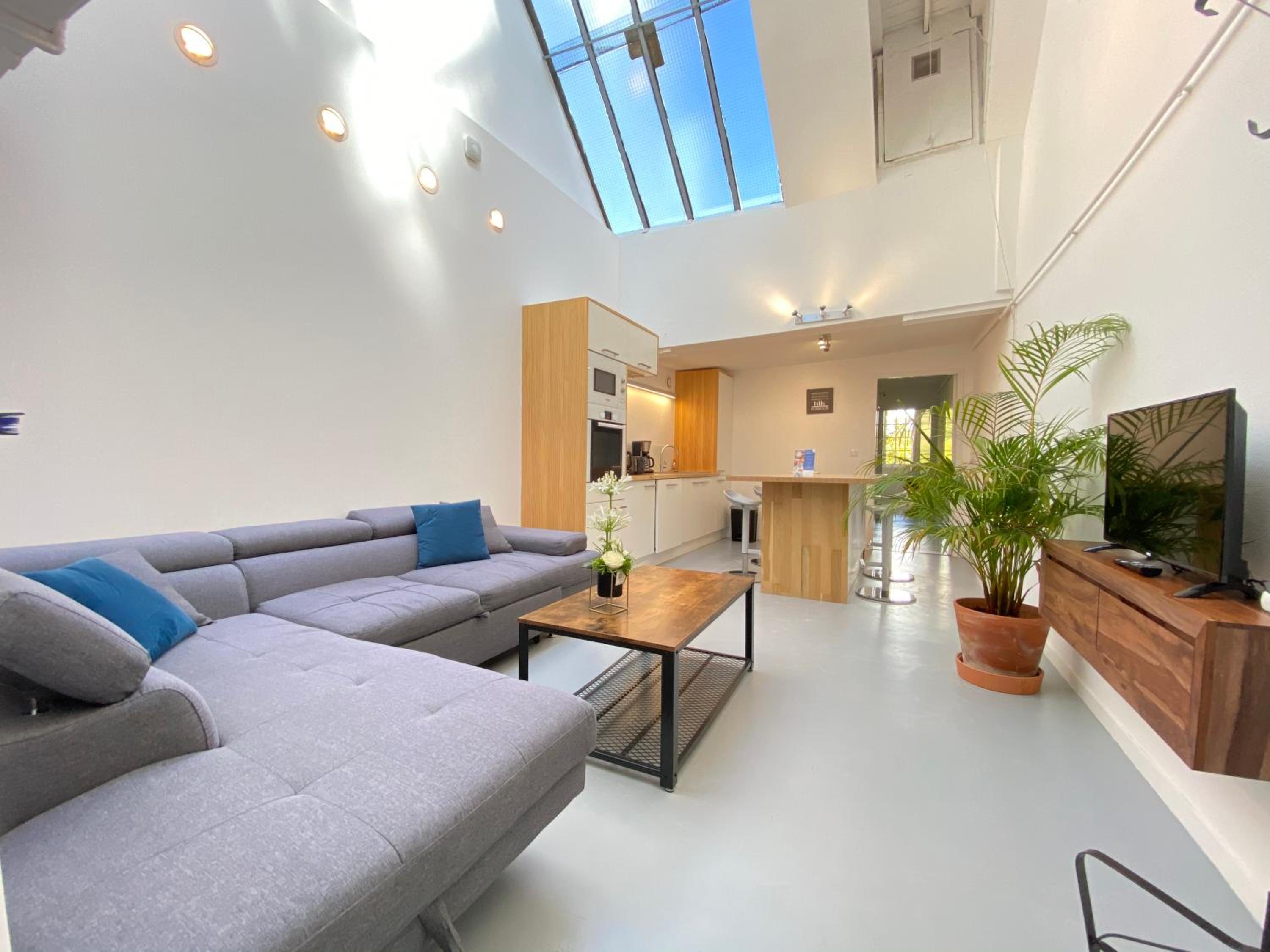 One-Bedroom Apartment - Photo 1
