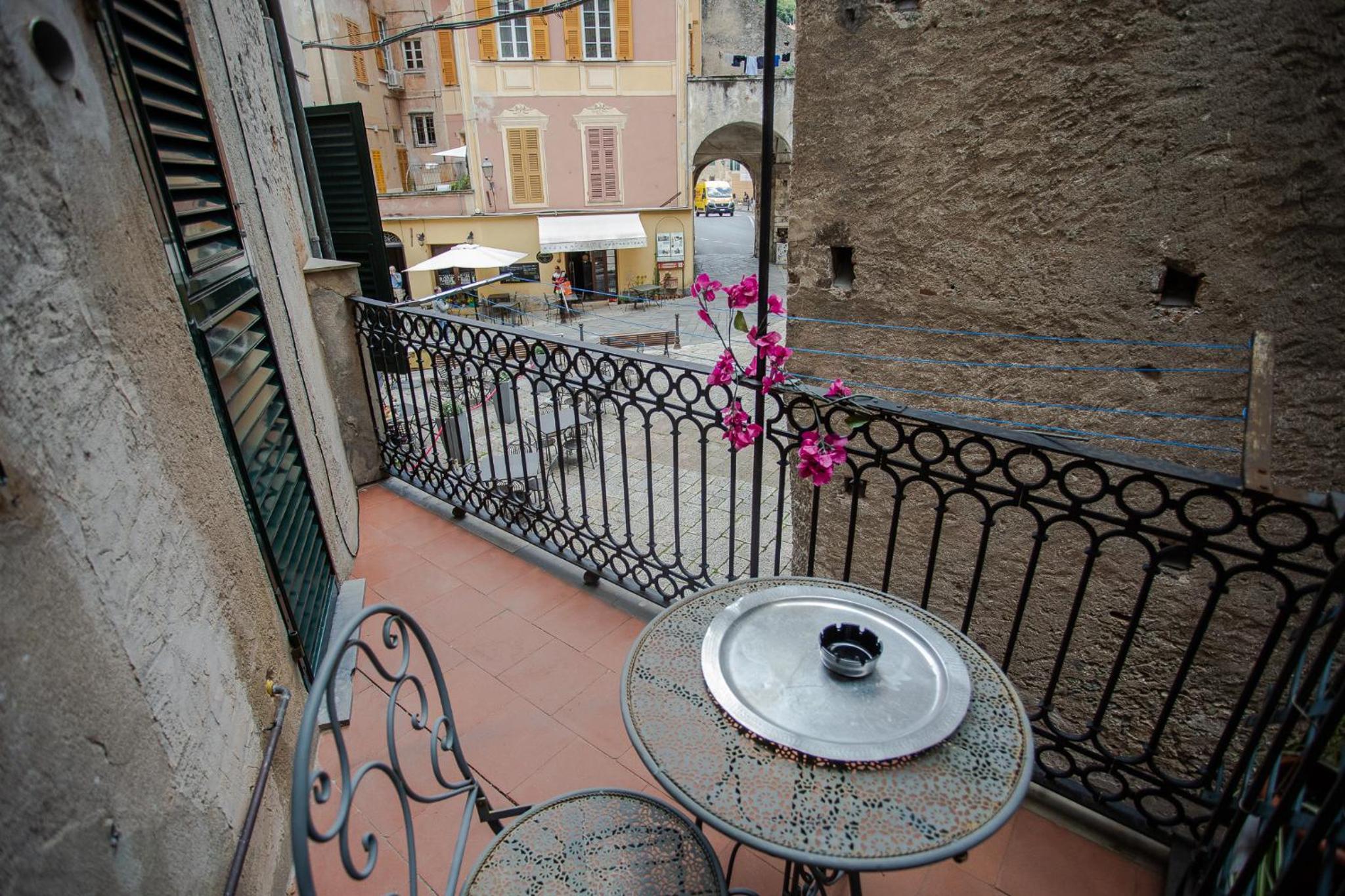 Deluxe Triple Room with Private Bathroom photo 3
