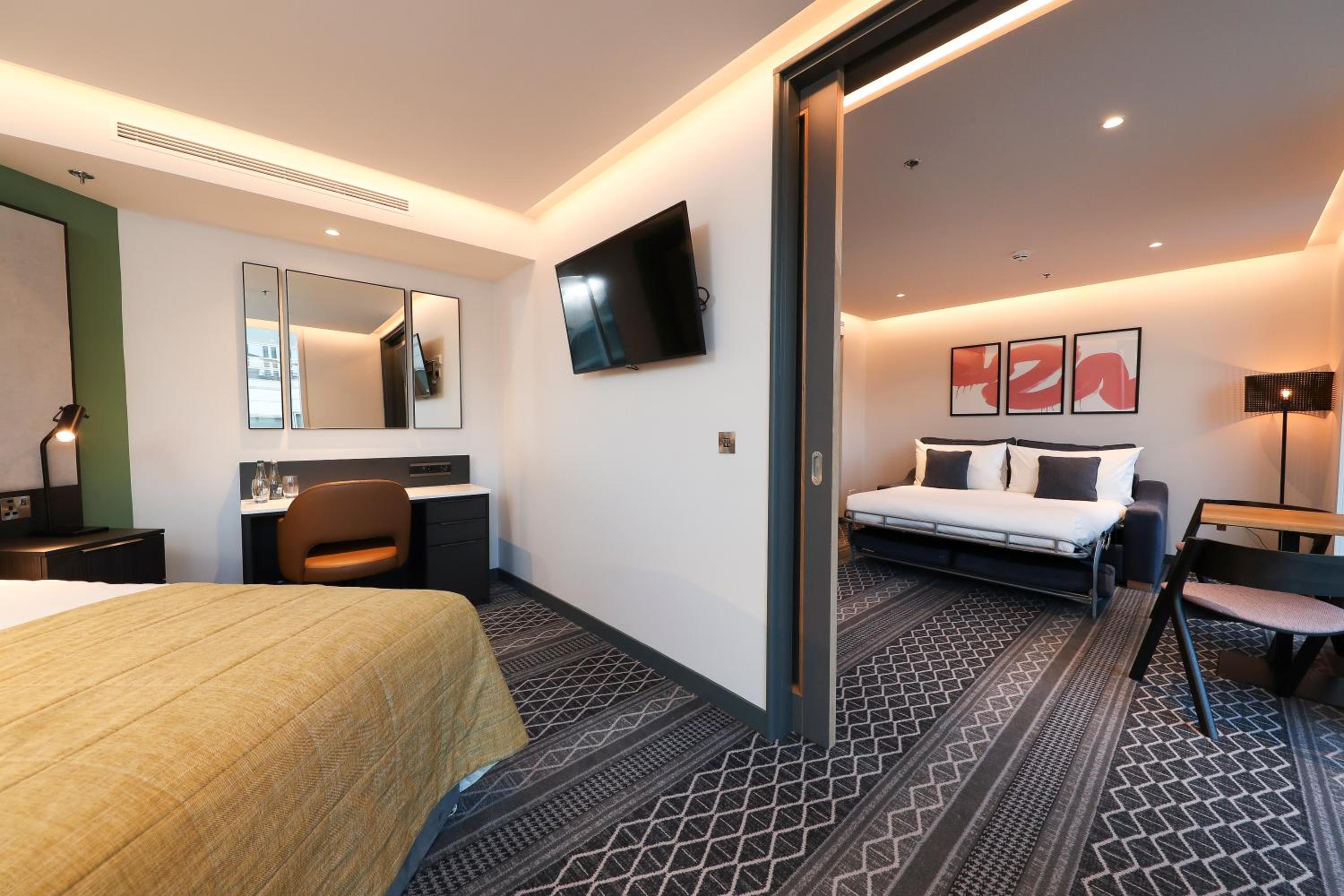 Superior Suite - Photo 4