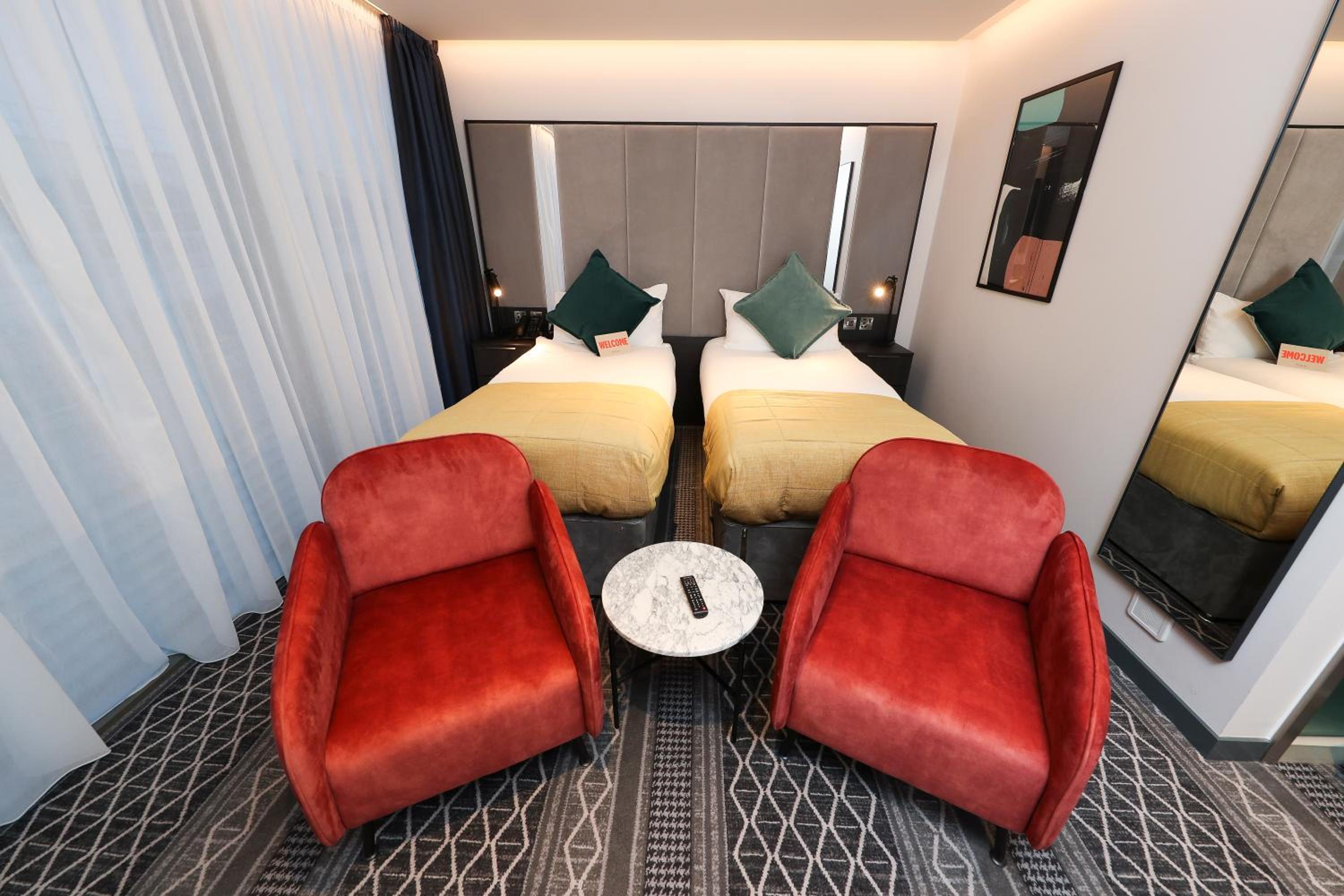 Deluxe Room - Photo 10