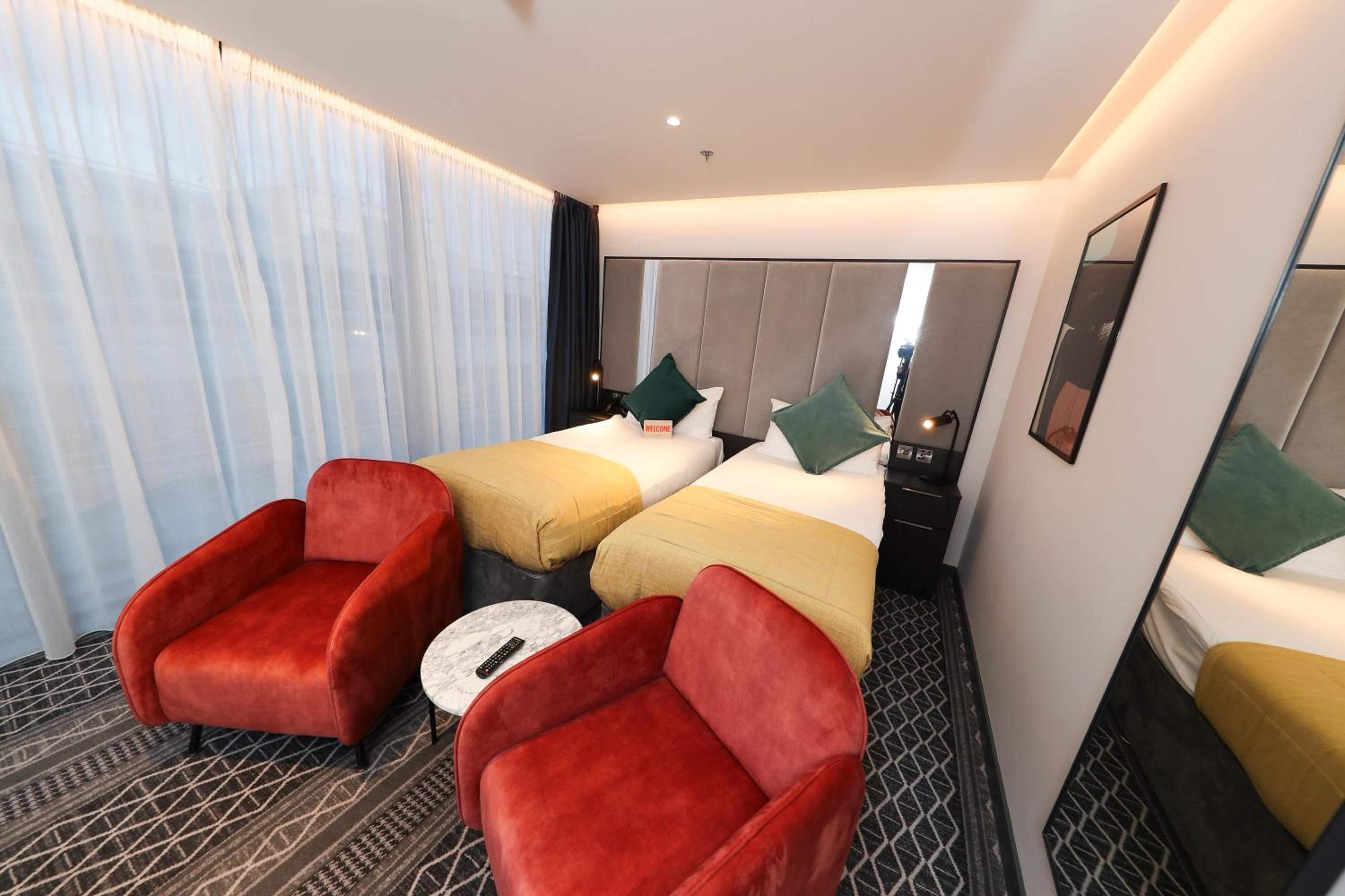 Deluxe Room - Photo 11