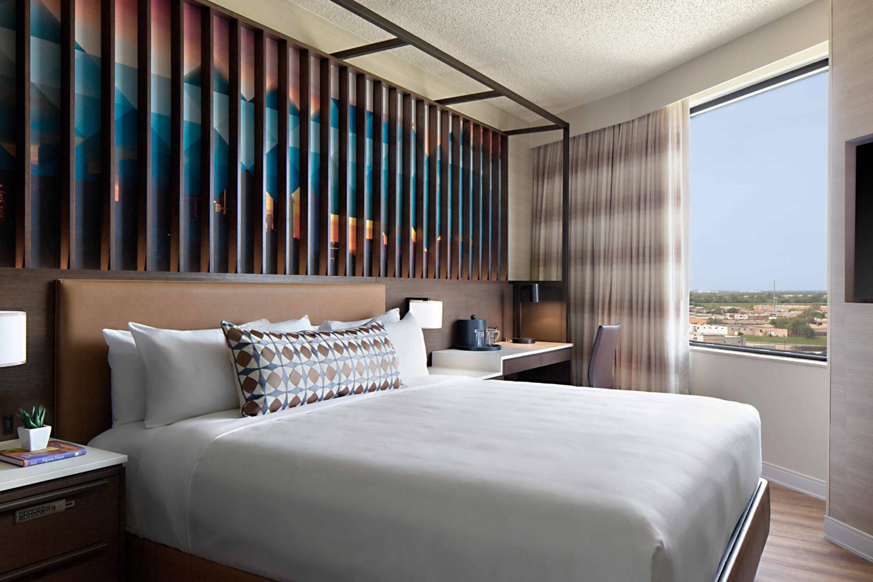 High Floor Cozy King Room