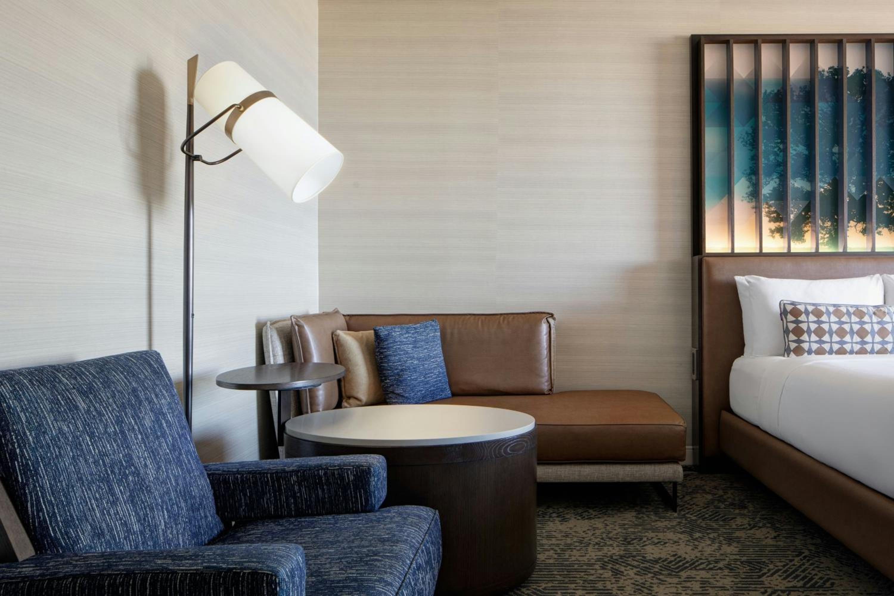 High Floor Queen Room with Two Queen Beds, City View and Bathtub - Mobility Access