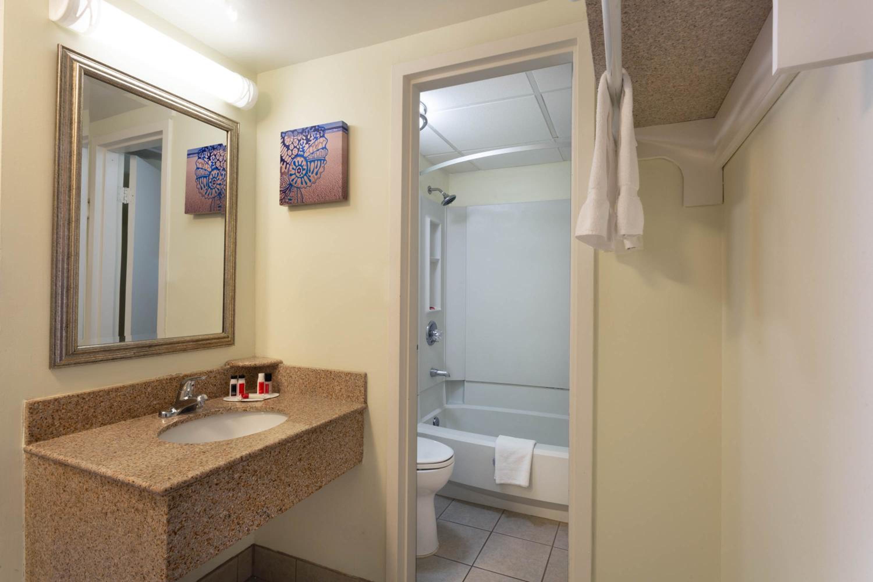 King Room with Oceanfront View - Non-Smoking - Photo 2