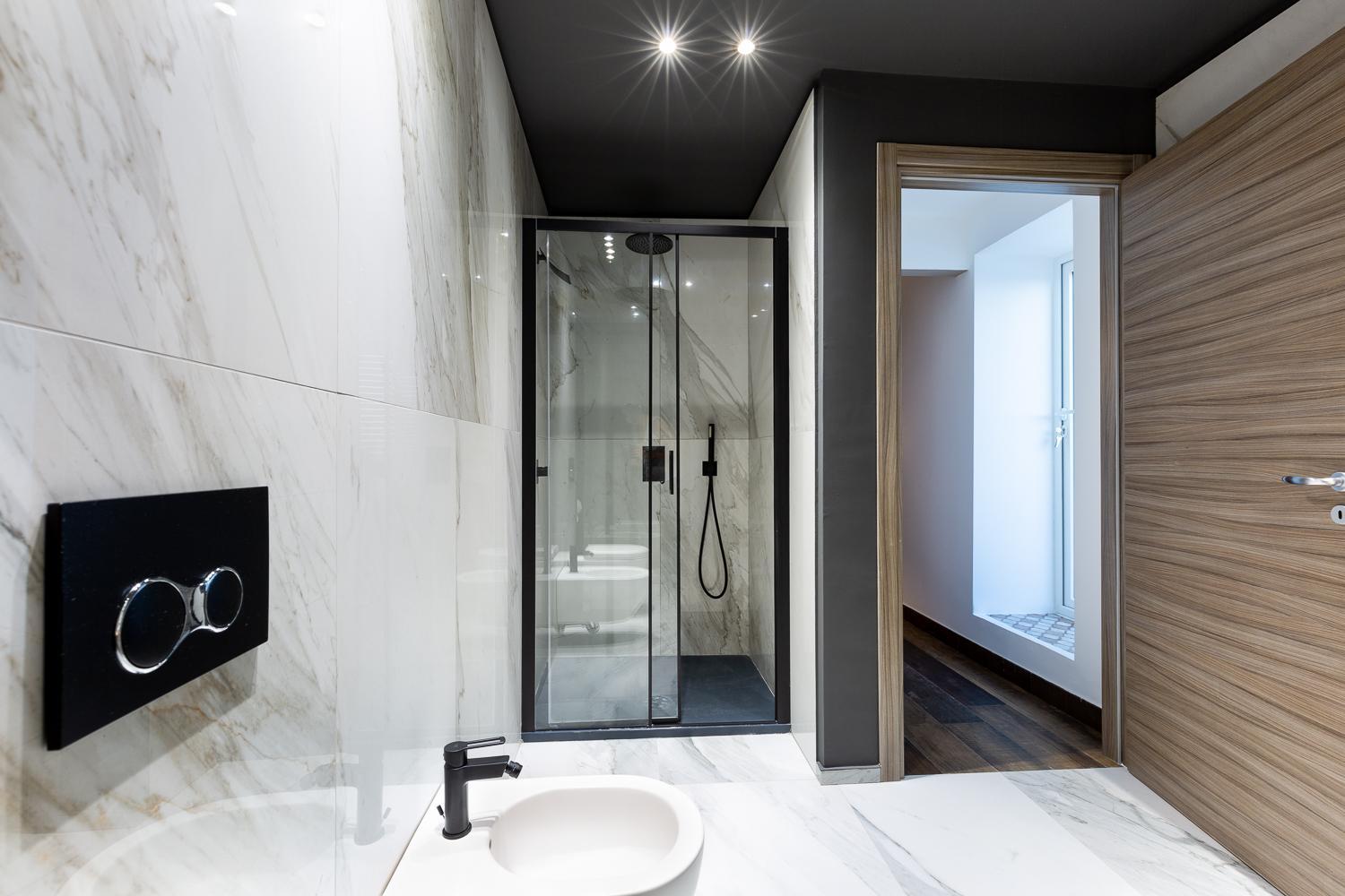 Queen Suite with Sea View - Photo 55