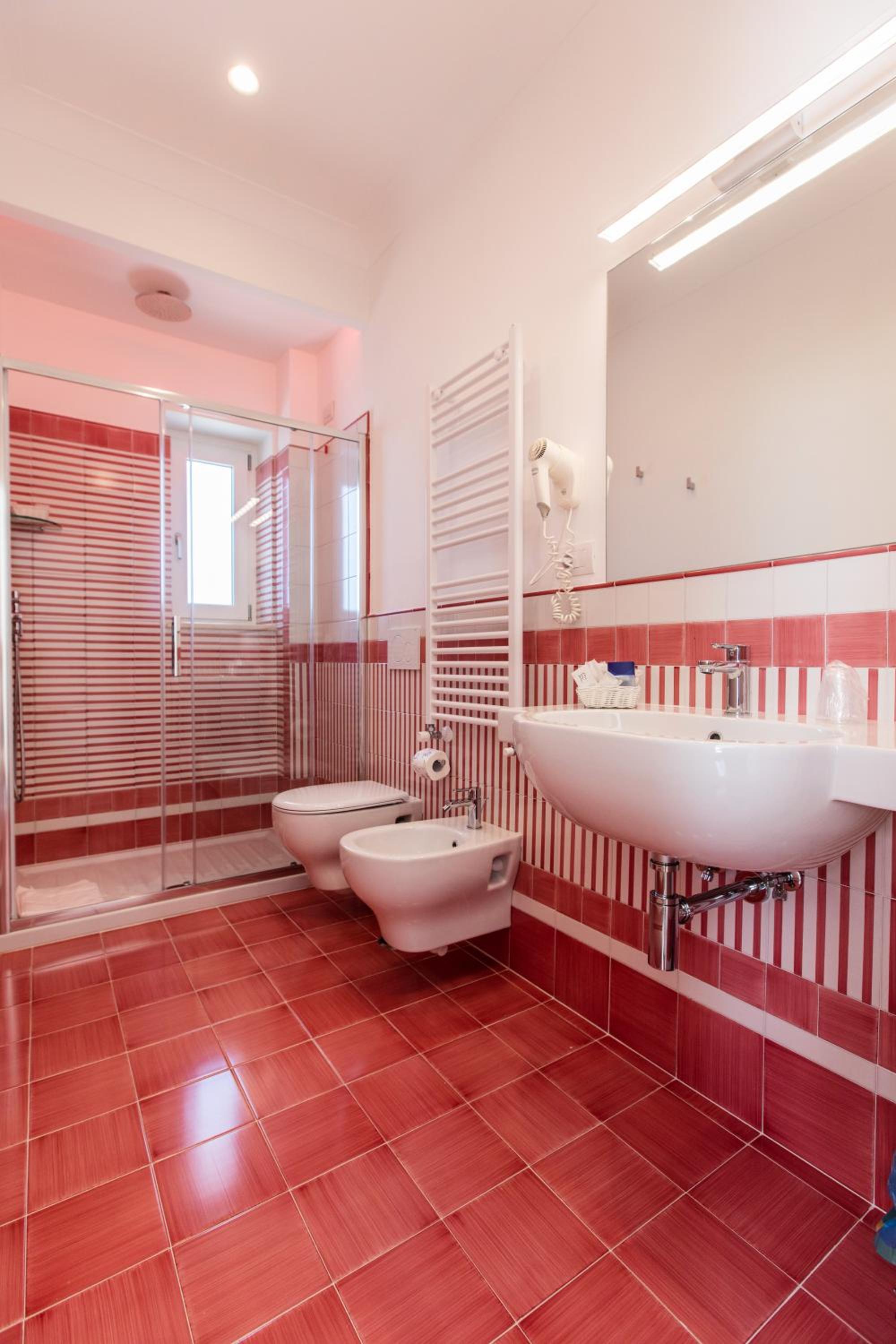 King Room with Spa Bath - Photo 8