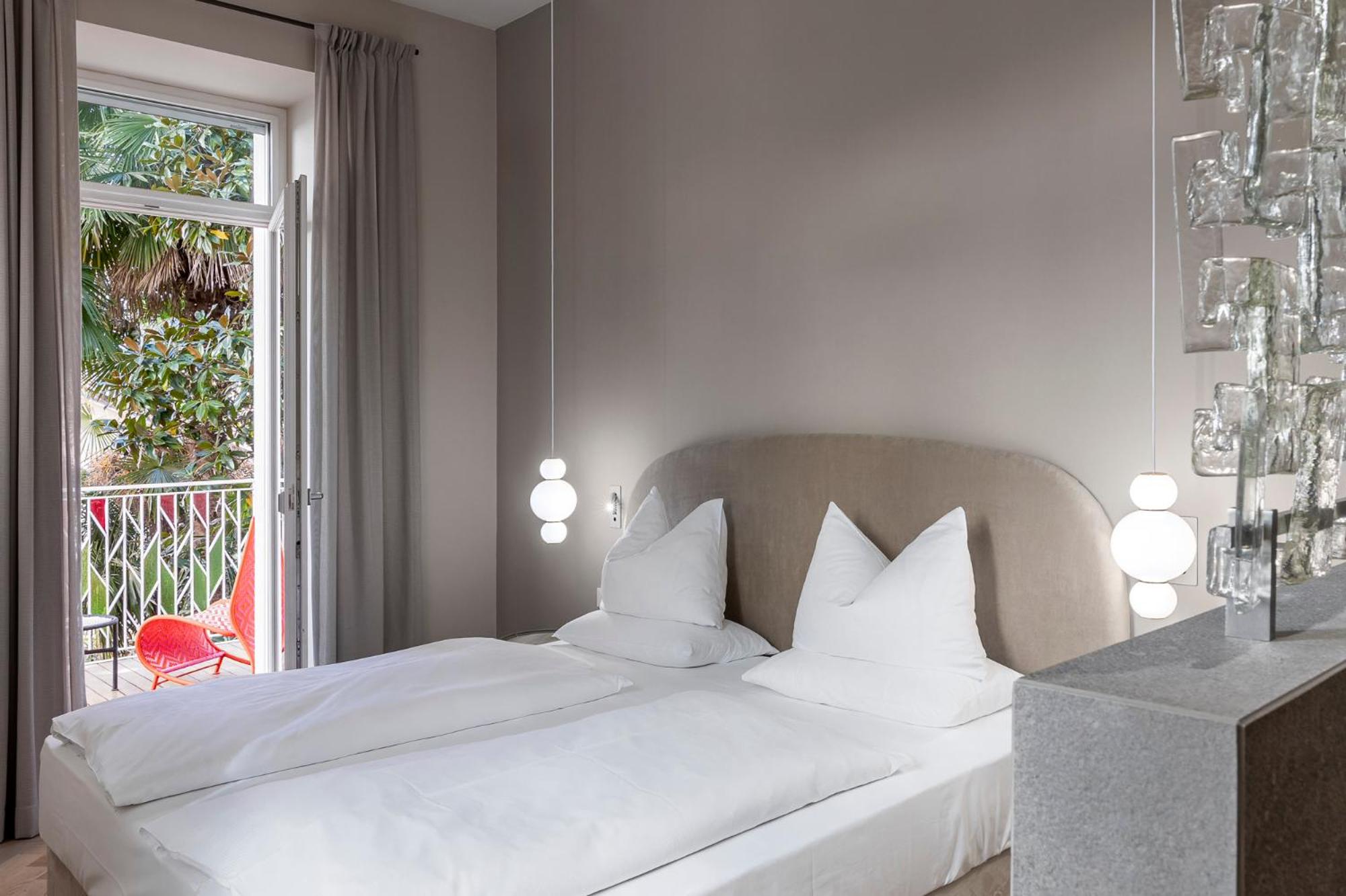 Design Suite with Balcony and Bathtub - Photo 4