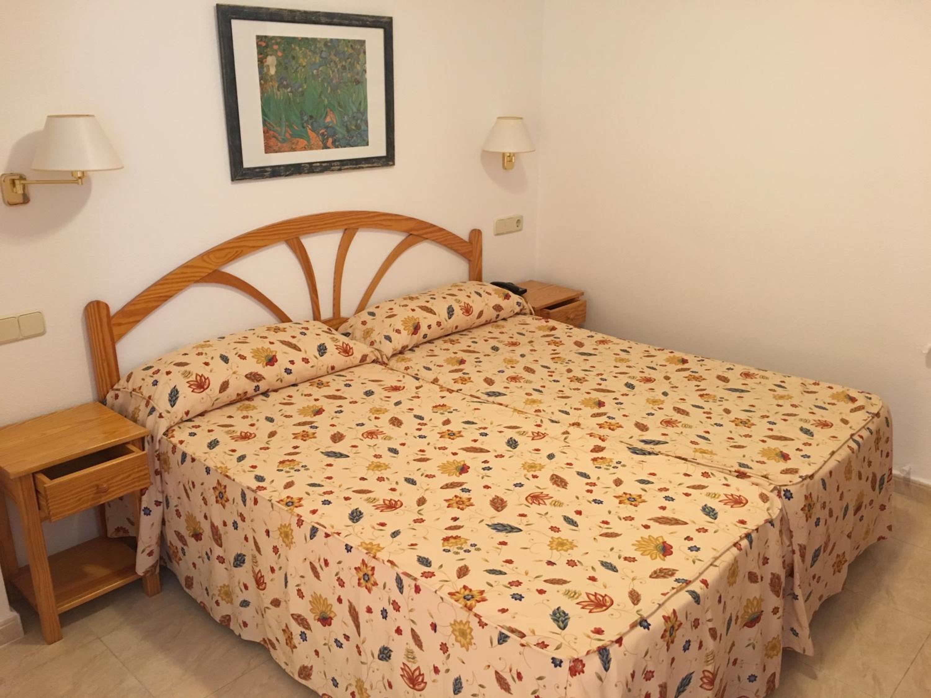 Twin Room - Photo 1