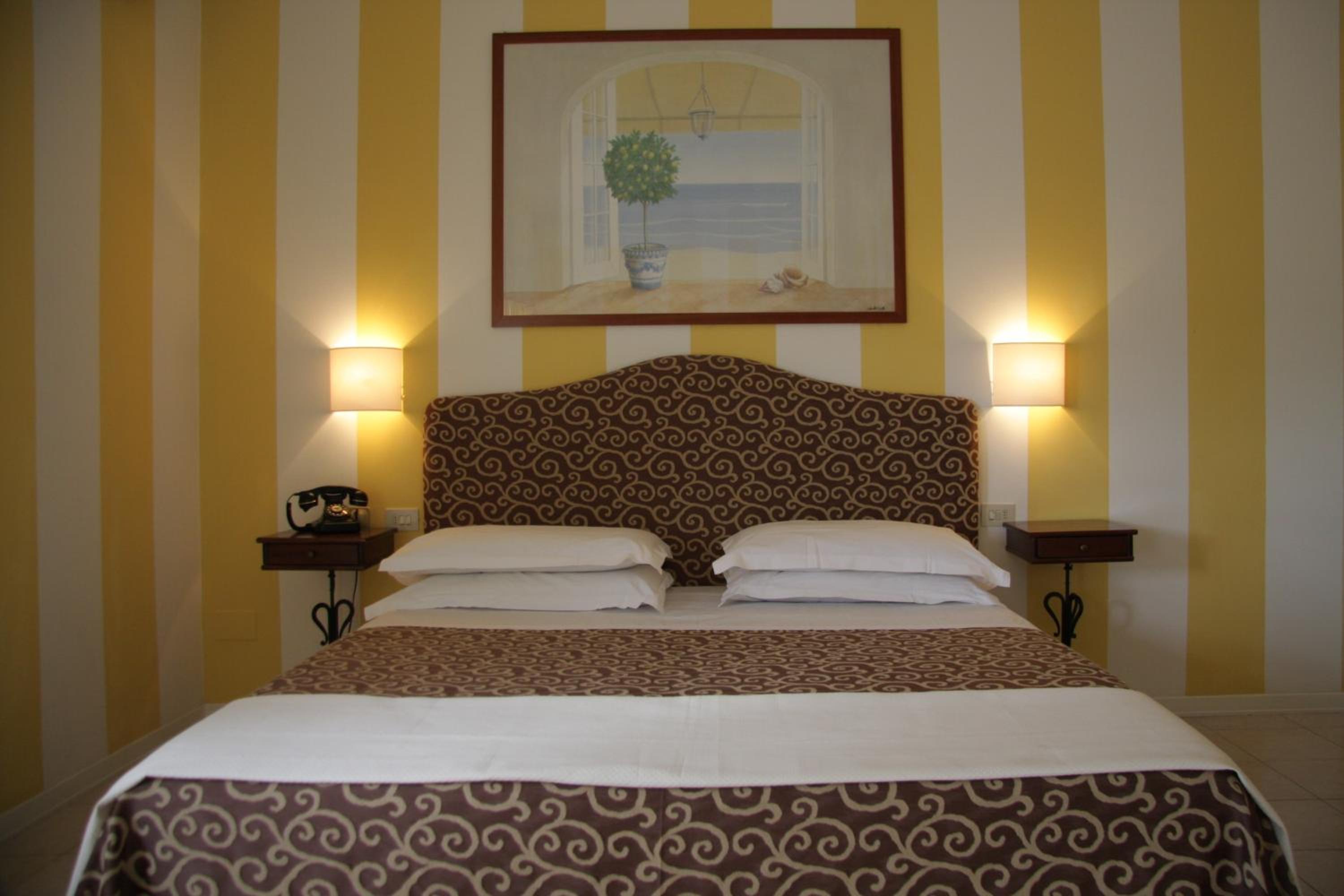 Standard Double or Twin Room photo 1