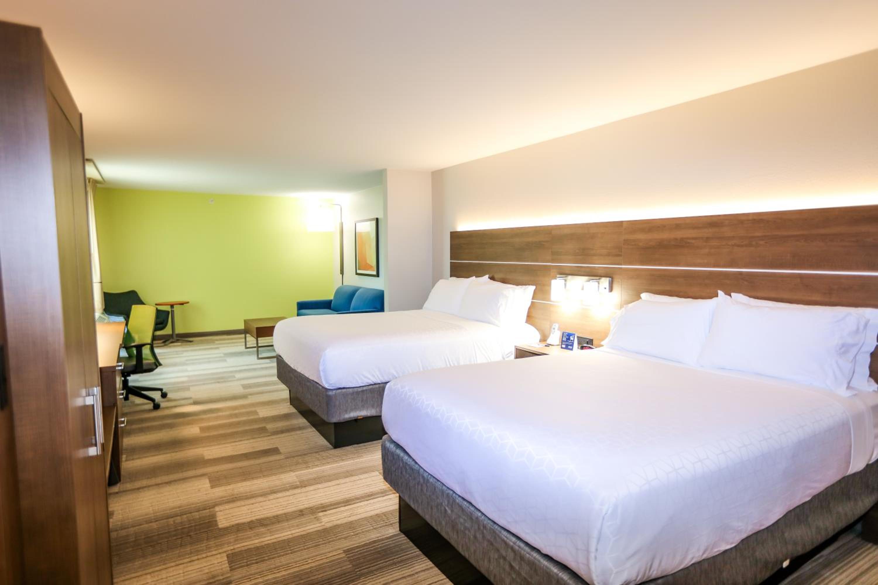 Standard Double Room with Two Double Beds - Photo 2