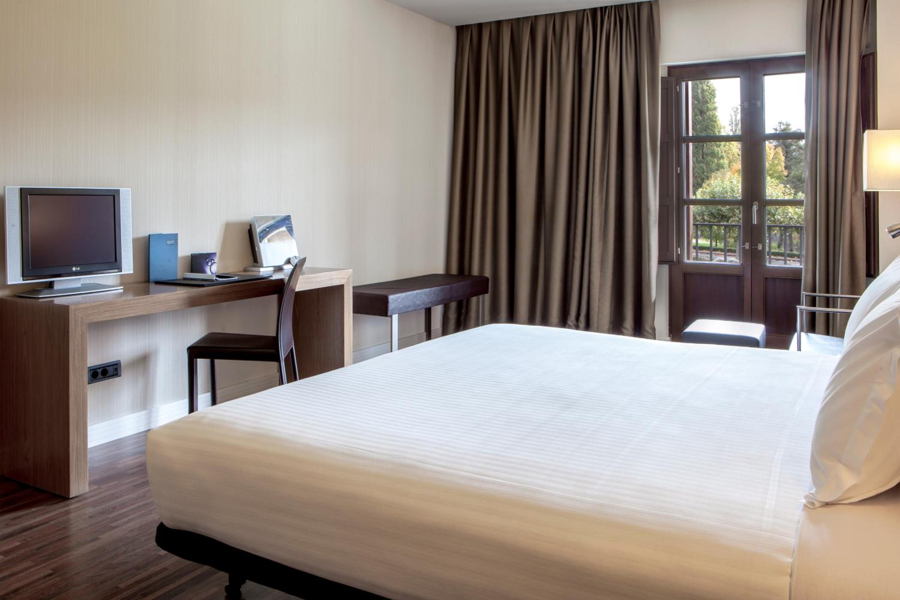 Deluxe Double or Twin Room - Photo 7