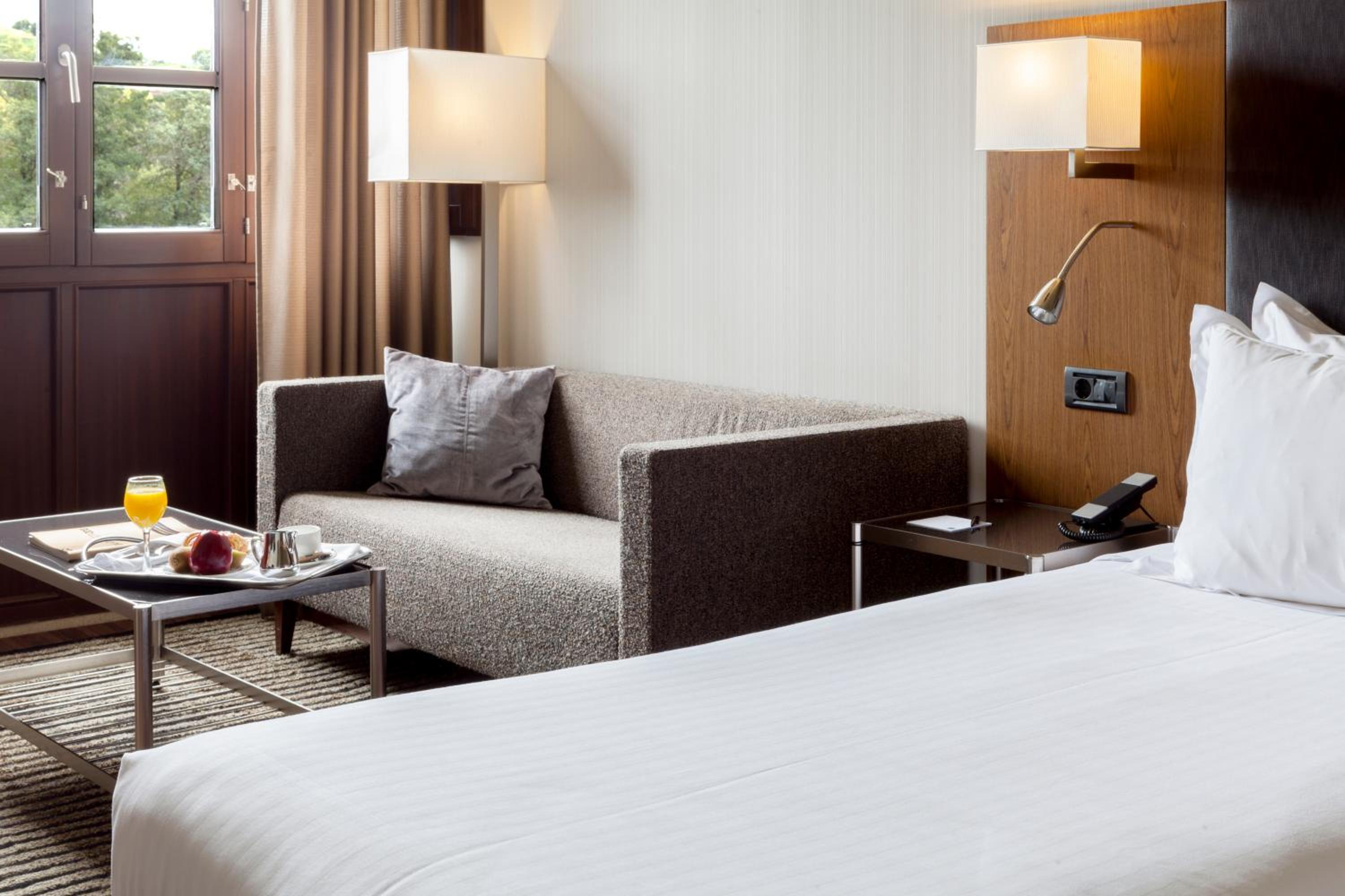Deluxe Double or Twin Room - Photo 10