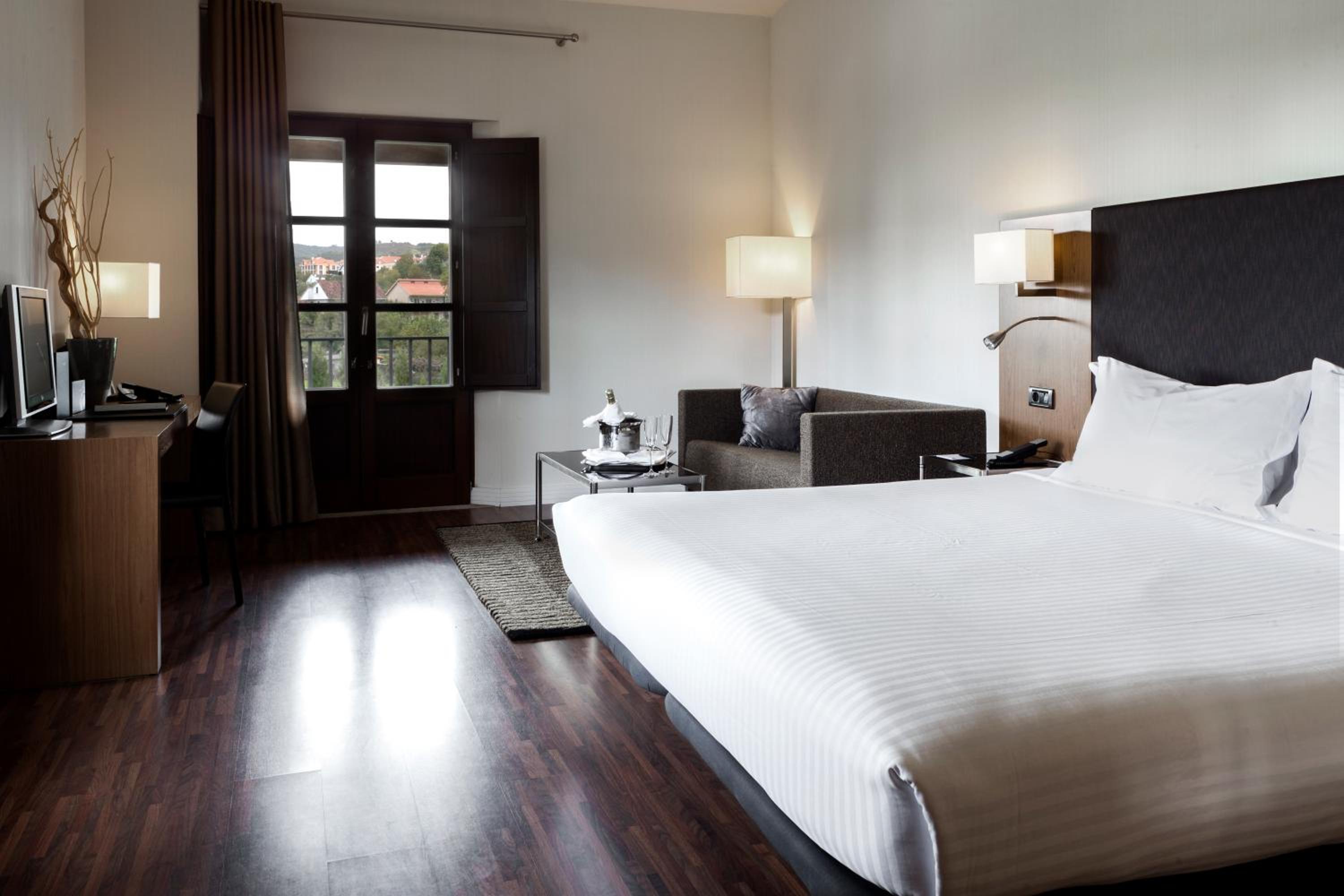 Deluxe Double or Twin Room - Photo 4
