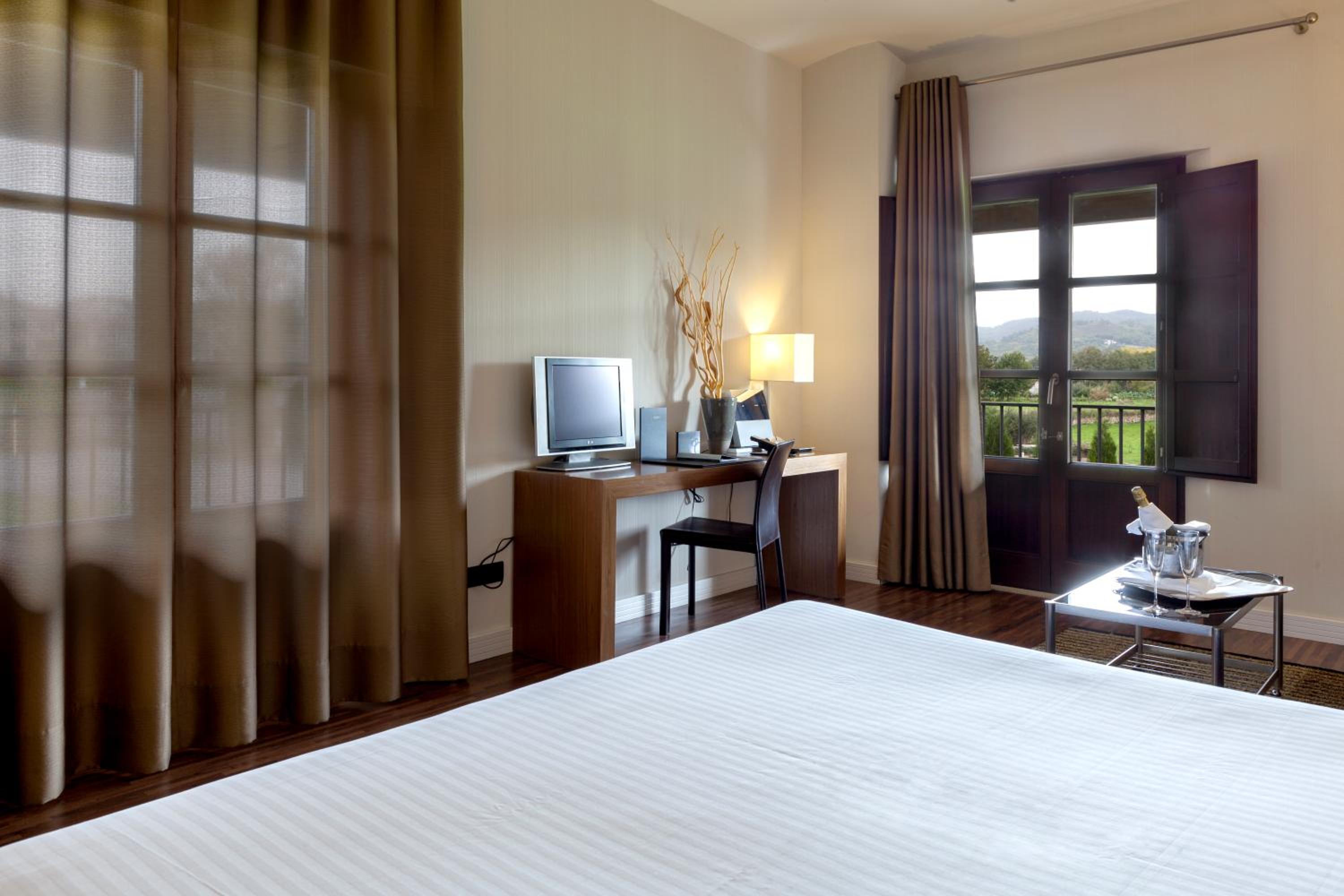Deluxe Double or Twin Room - Photo 6