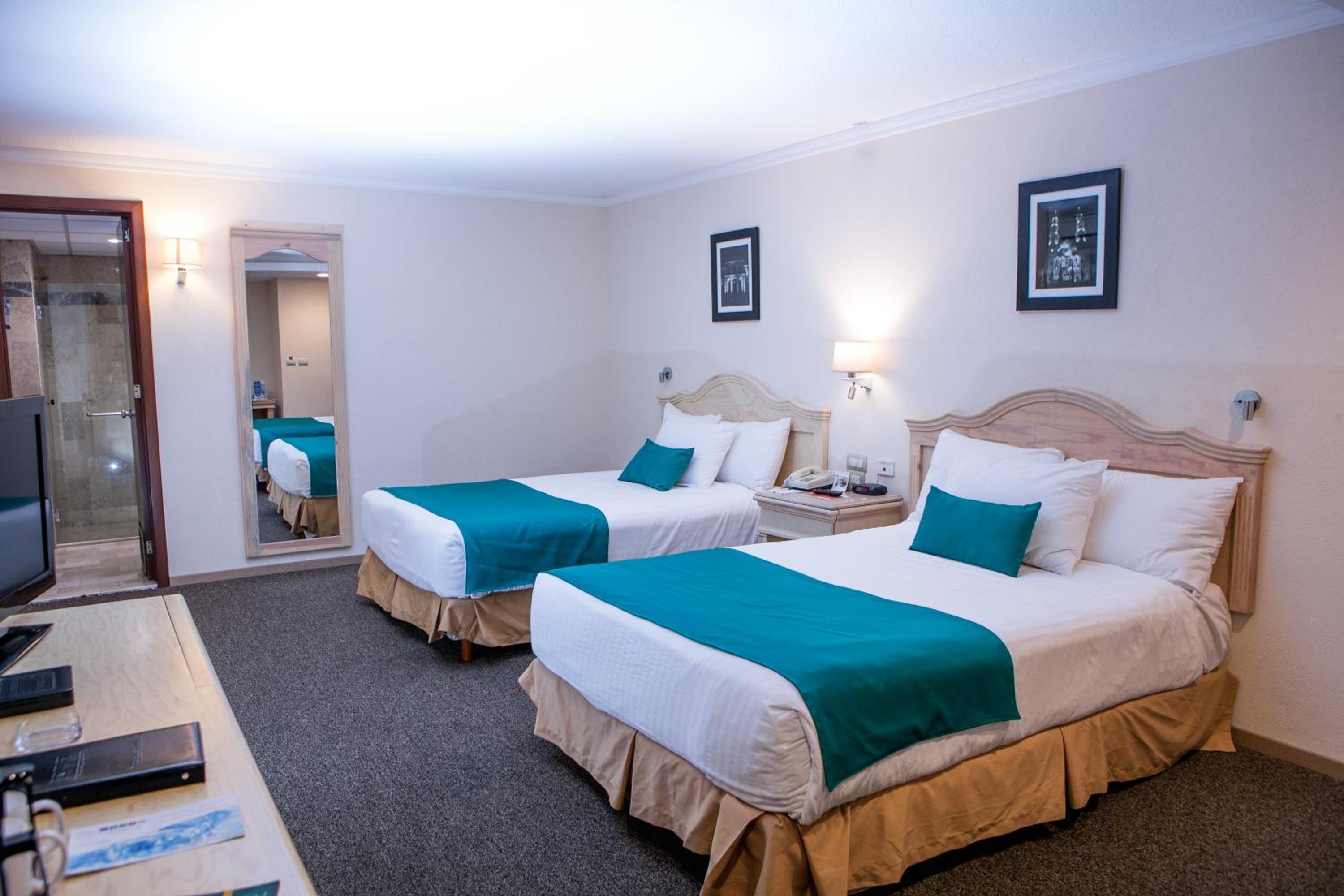 Double Room with Two Double Beds - Non-Smoking - Photo 3