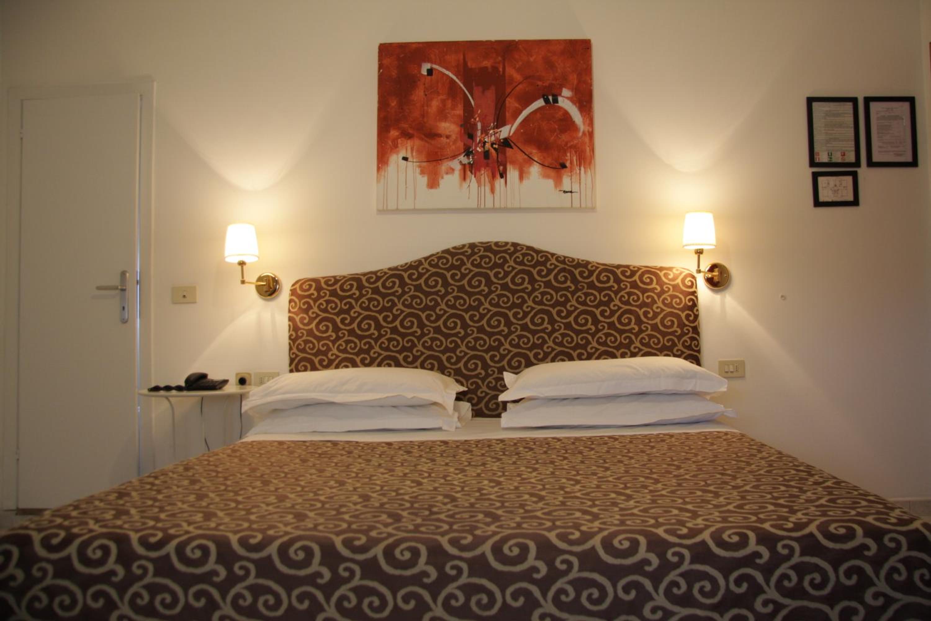 Standard Double or Twin Room photo 3