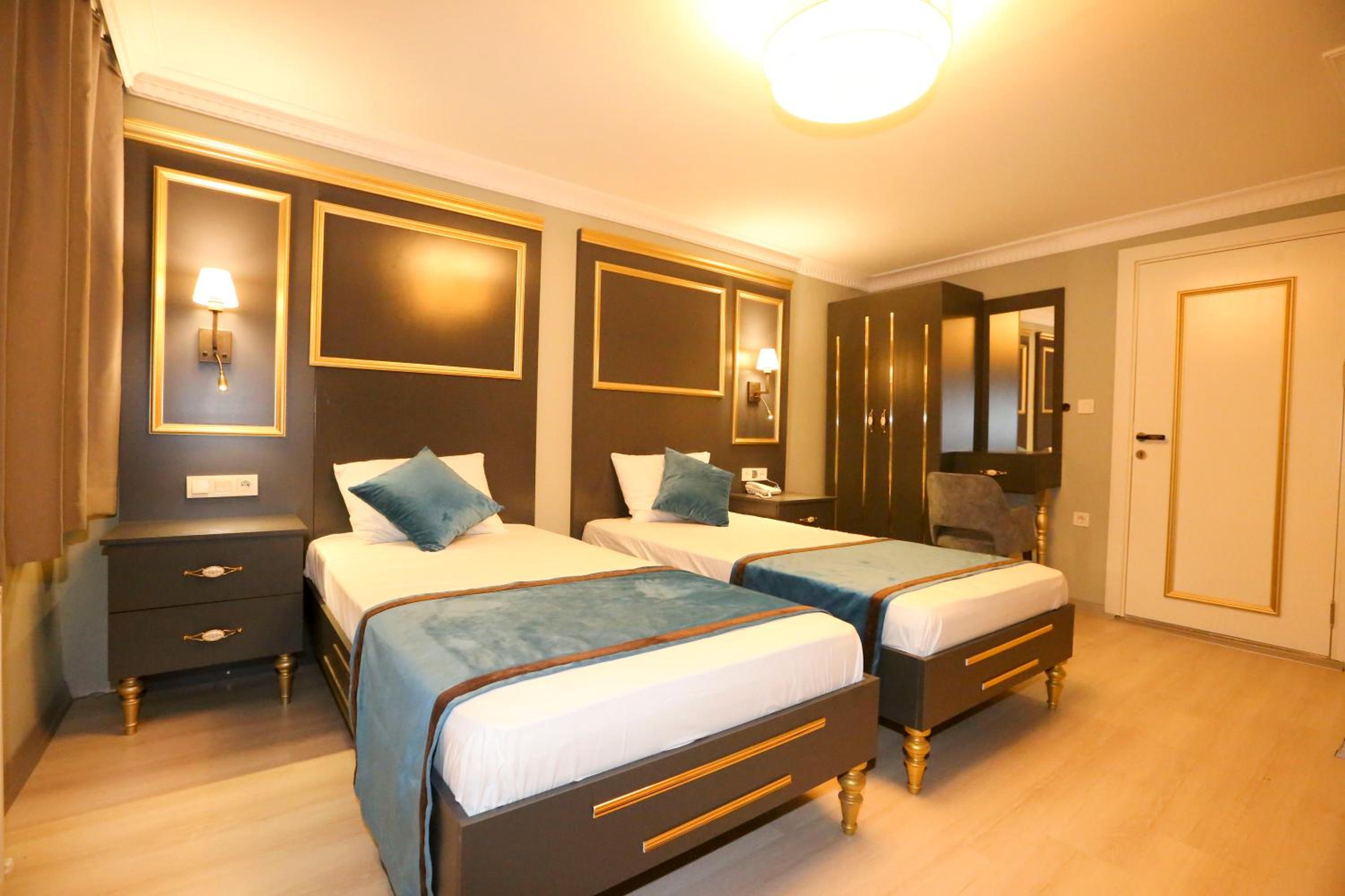 Deluxe Double or Twin Room photo 1