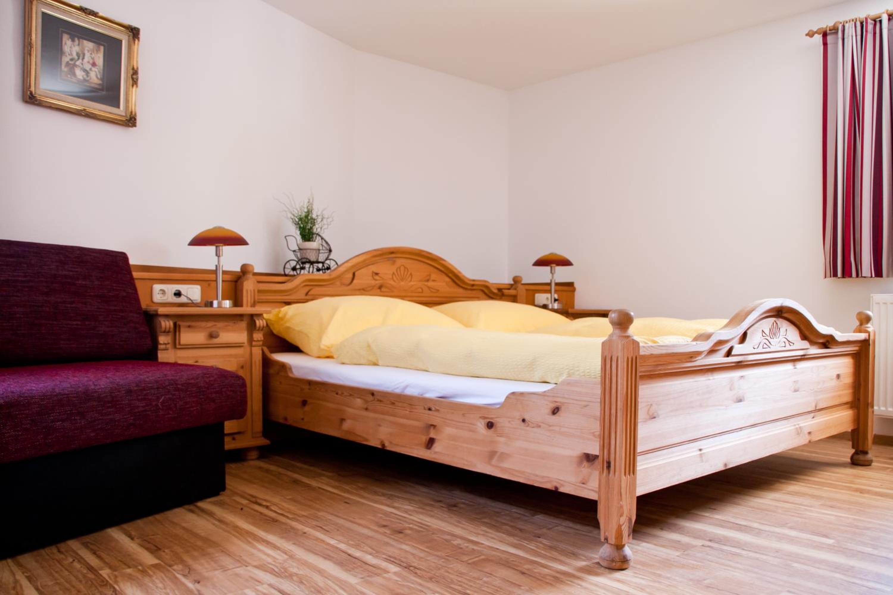 Superior One-Bedroom Apartment - Photo 2