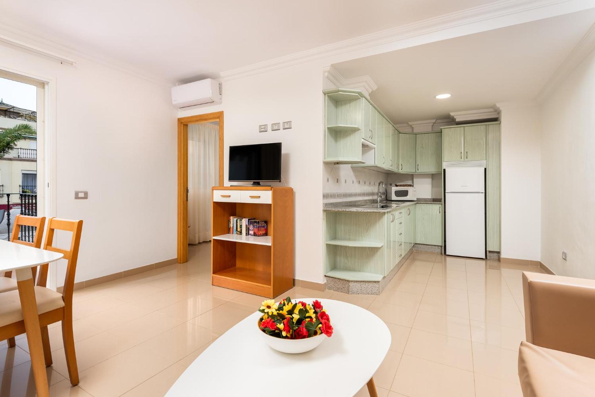 Two-Bedroom Apartment with Balcony photo 3