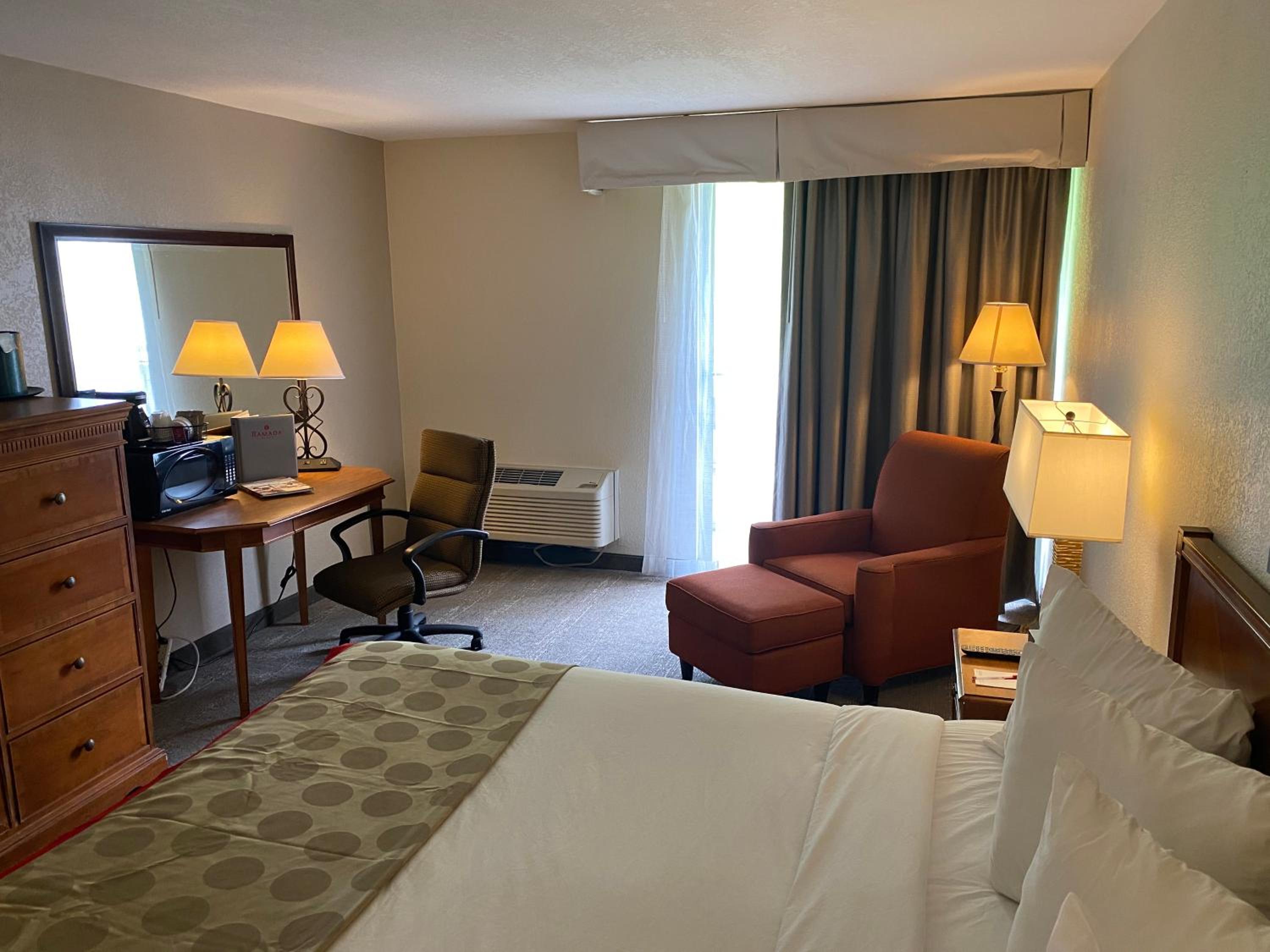 King Room - Non-Smoking photo 1