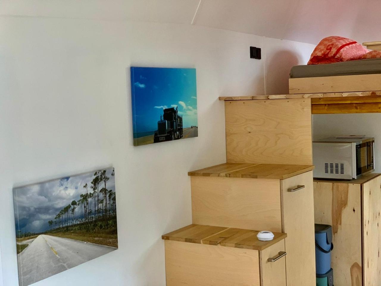 One-Bedroom House photo 1