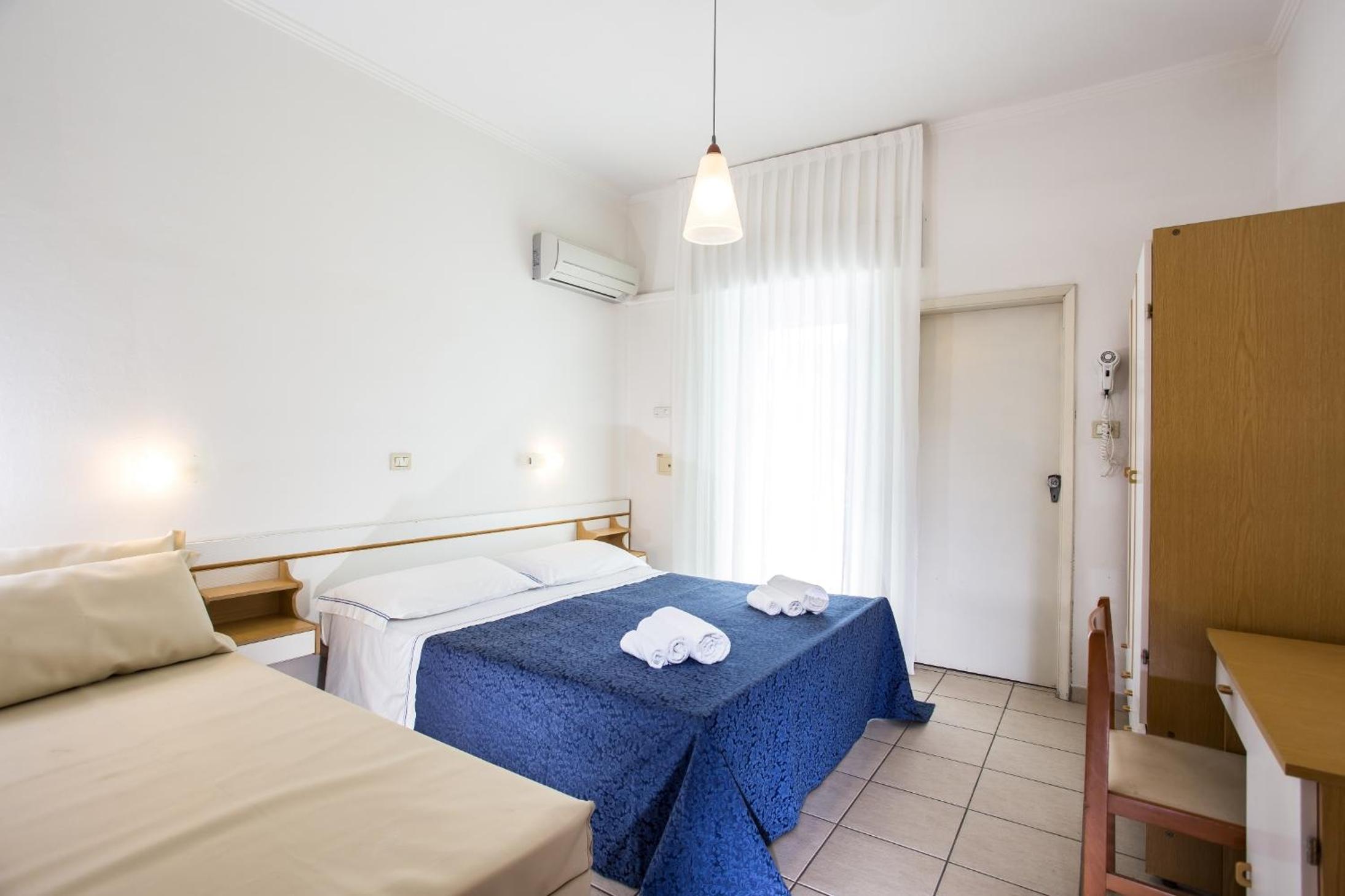 Double or Twin Room photo 3