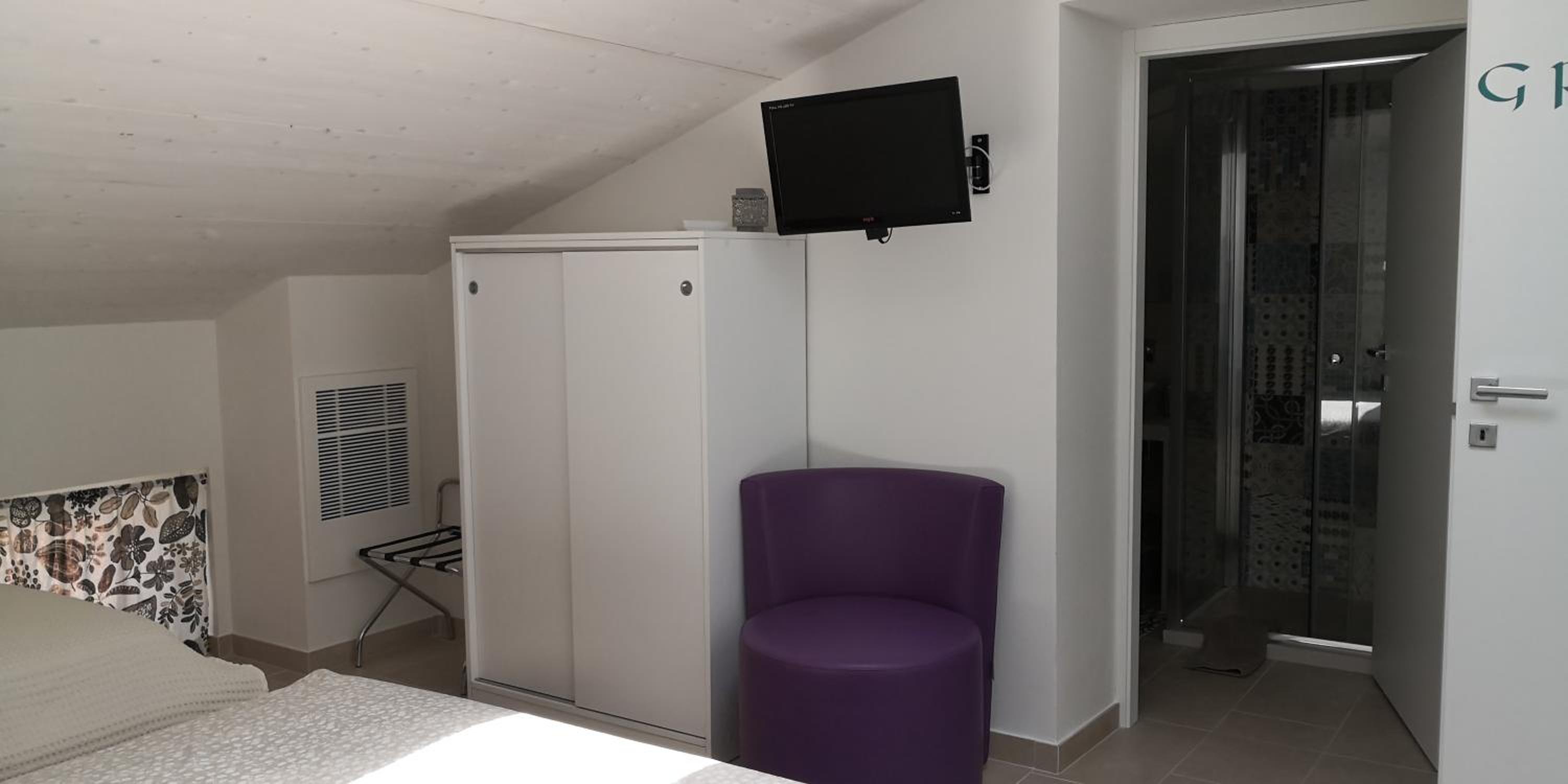 Deluxe Double Room with Shower photo 2