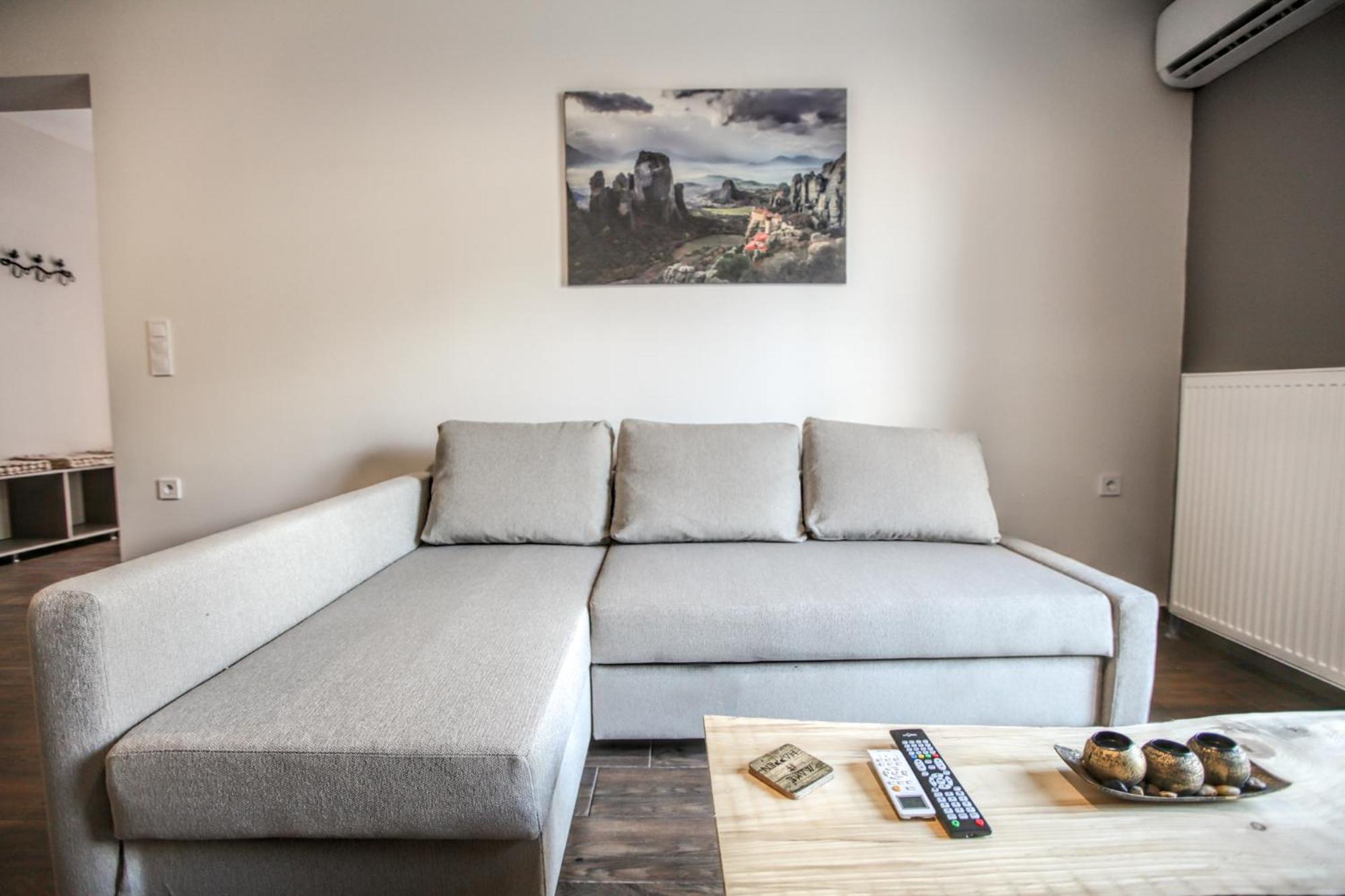 One-Bedroom Apartment photo 2