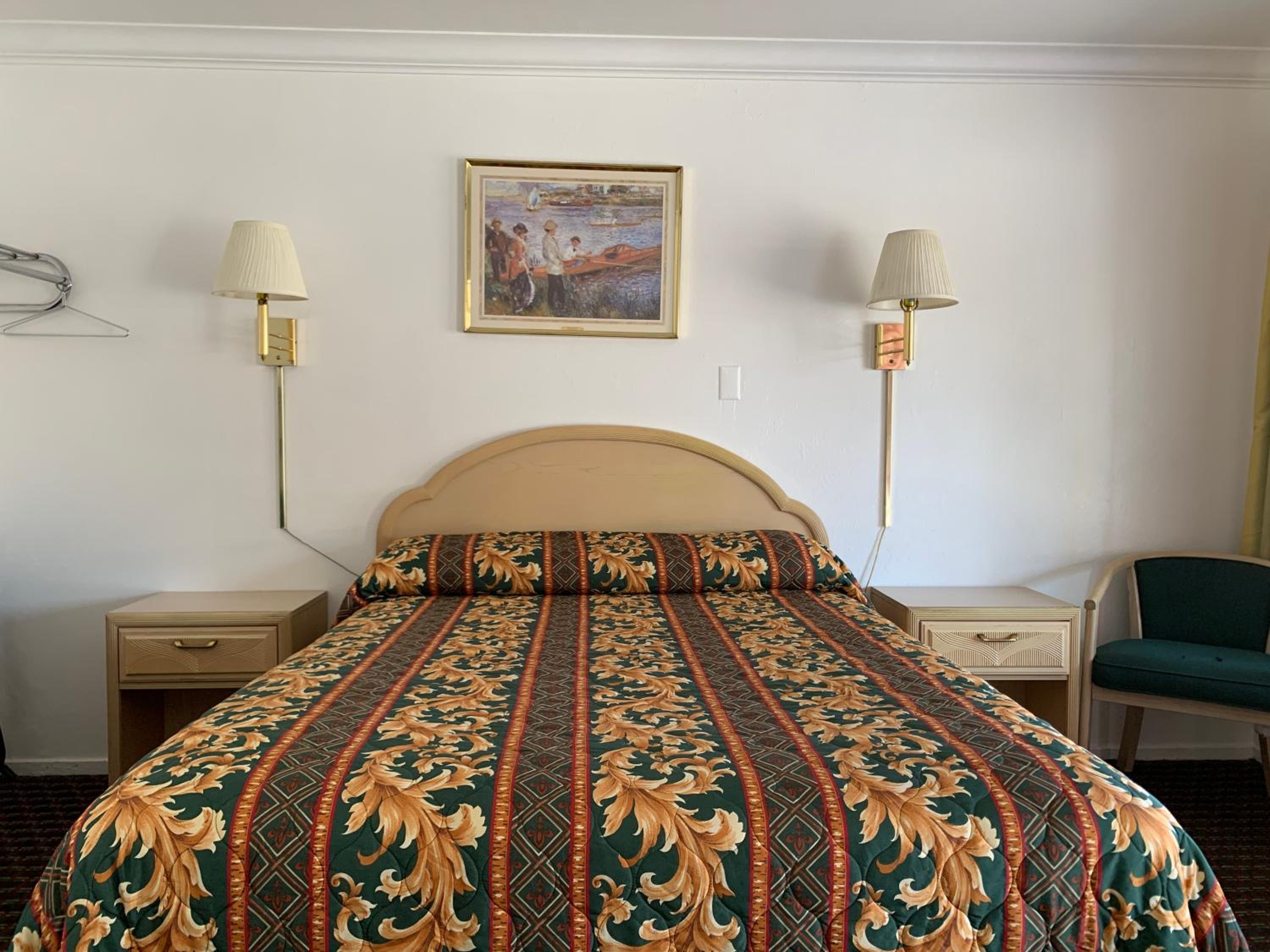 Queen Room - Photo 2
