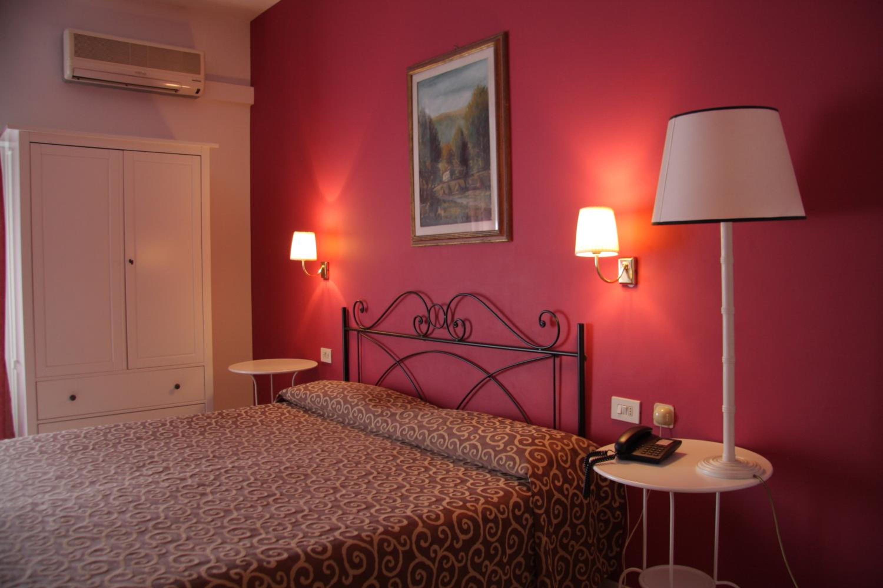 Standard Double or Twin Room photo 2