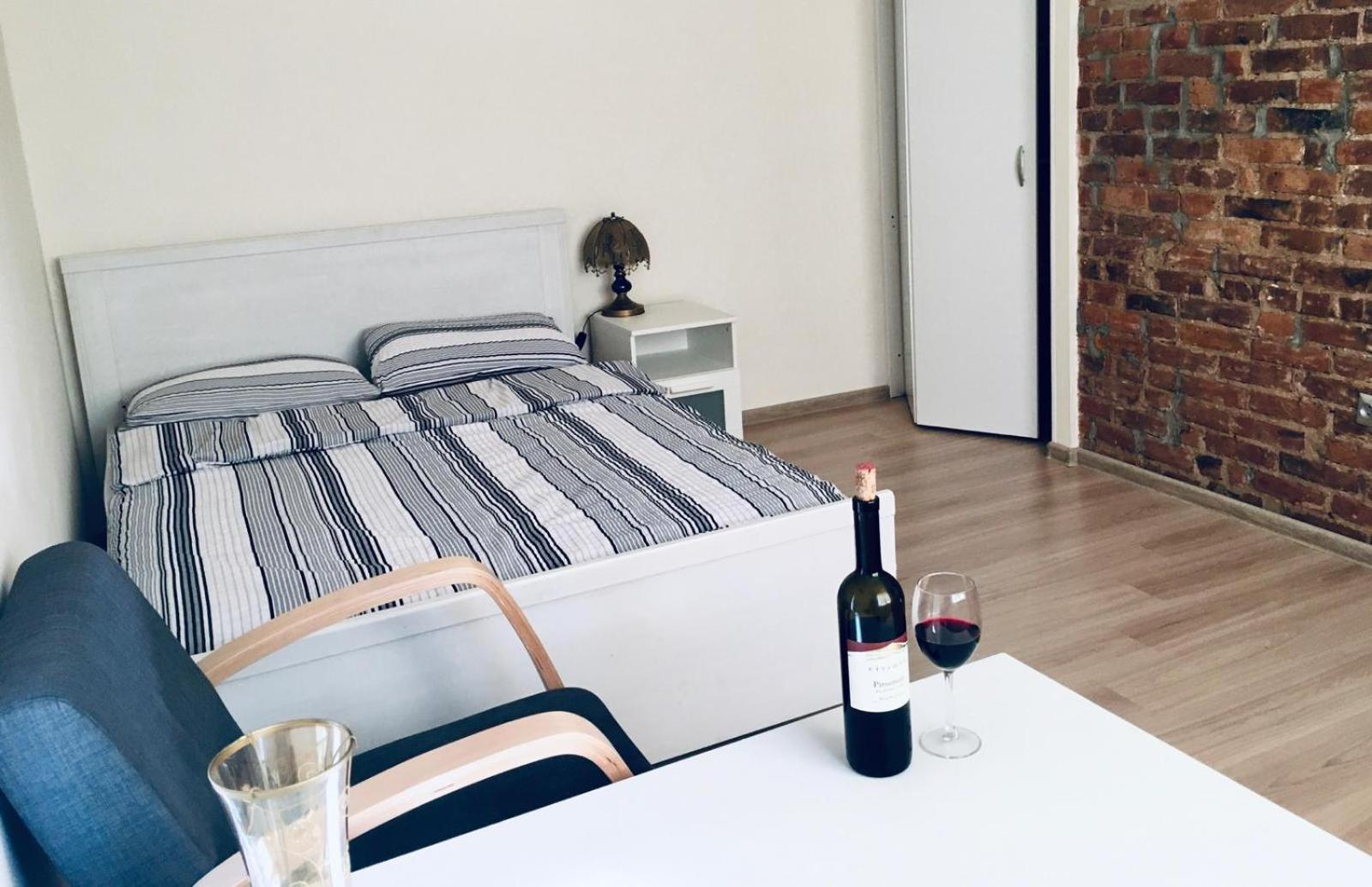 One-Bedroom Apartment - Photo 11