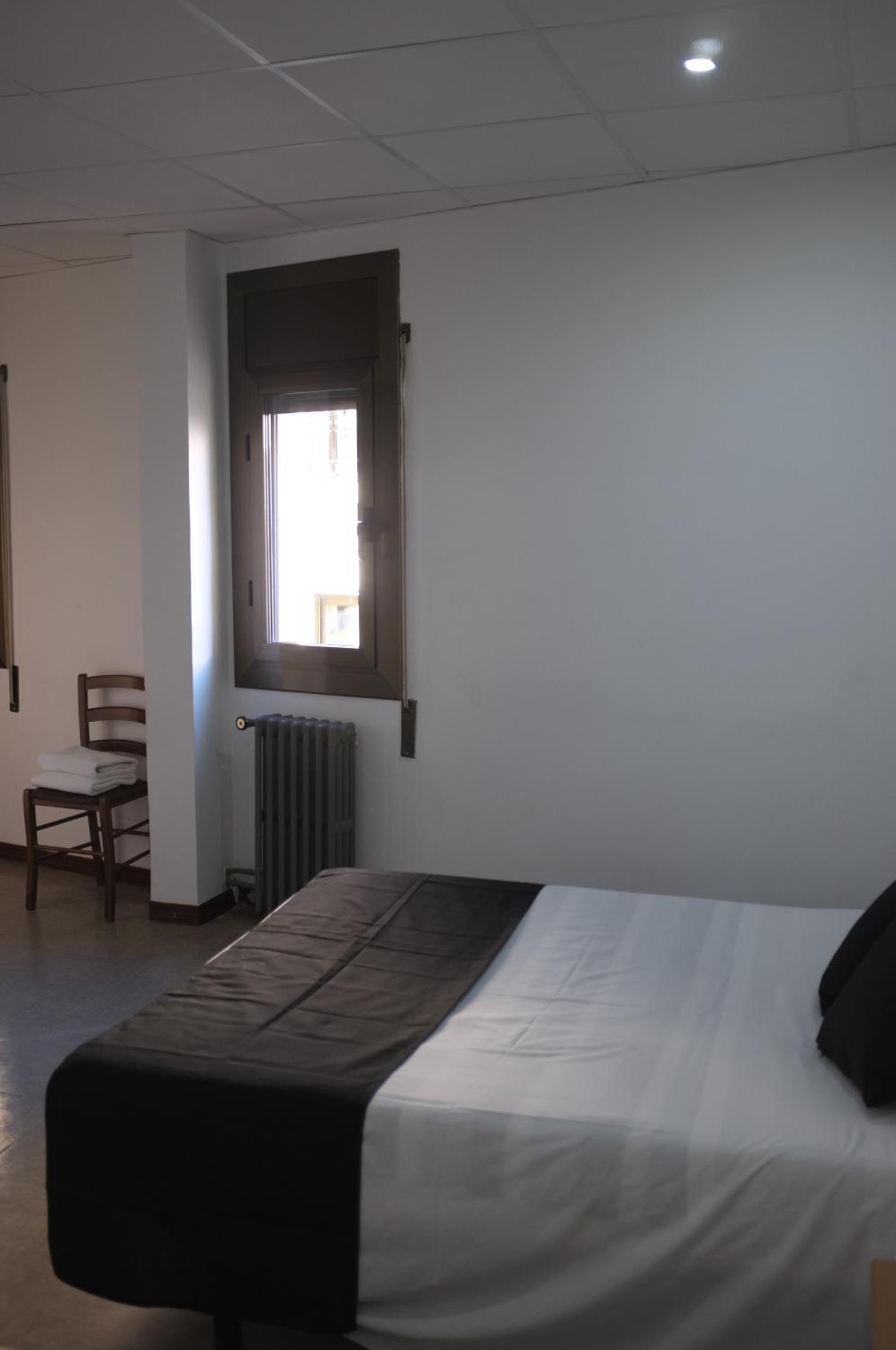 Double Room with Shared Bathroom photo 3