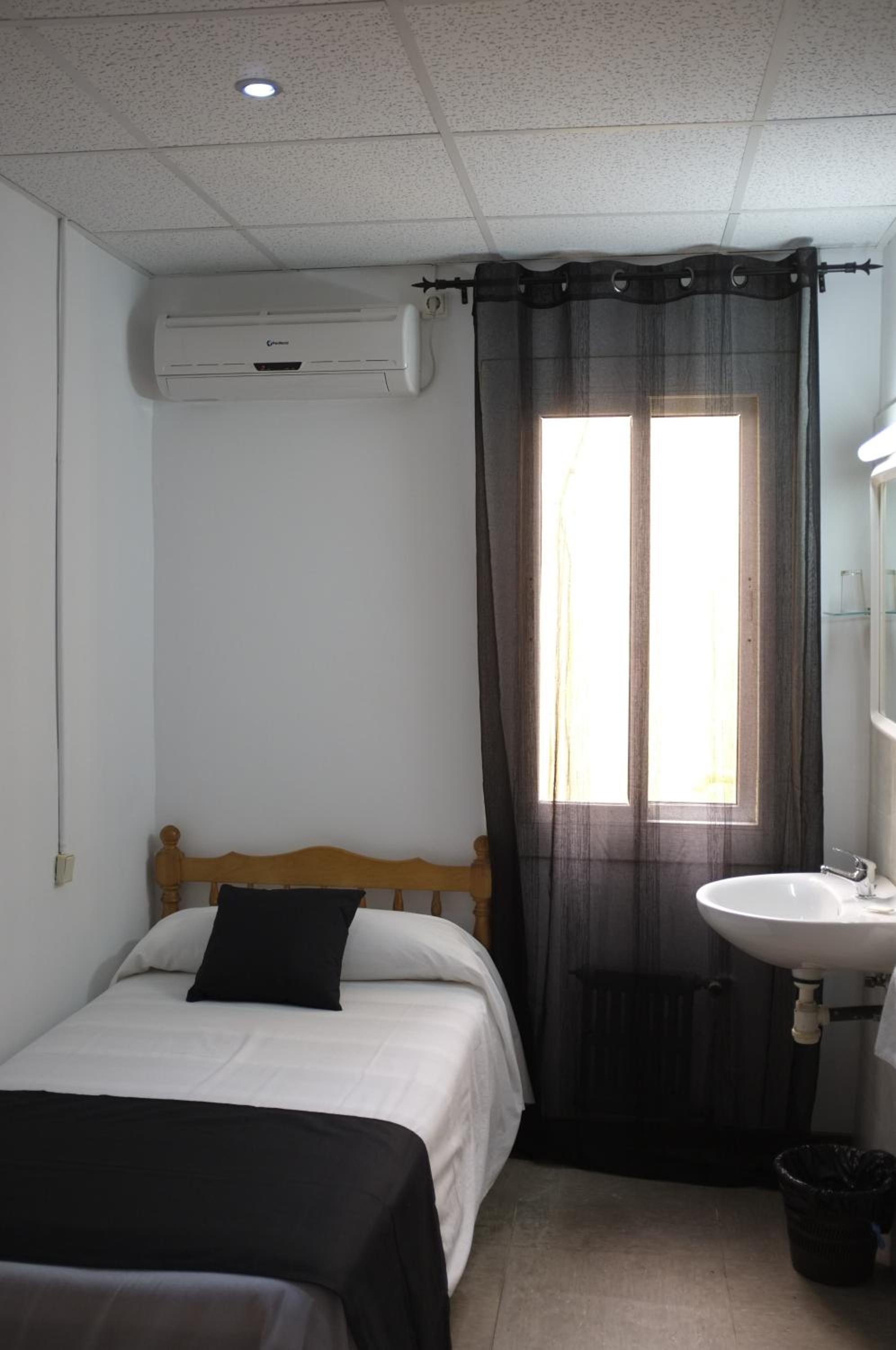 Habitación individual con baño compartido
