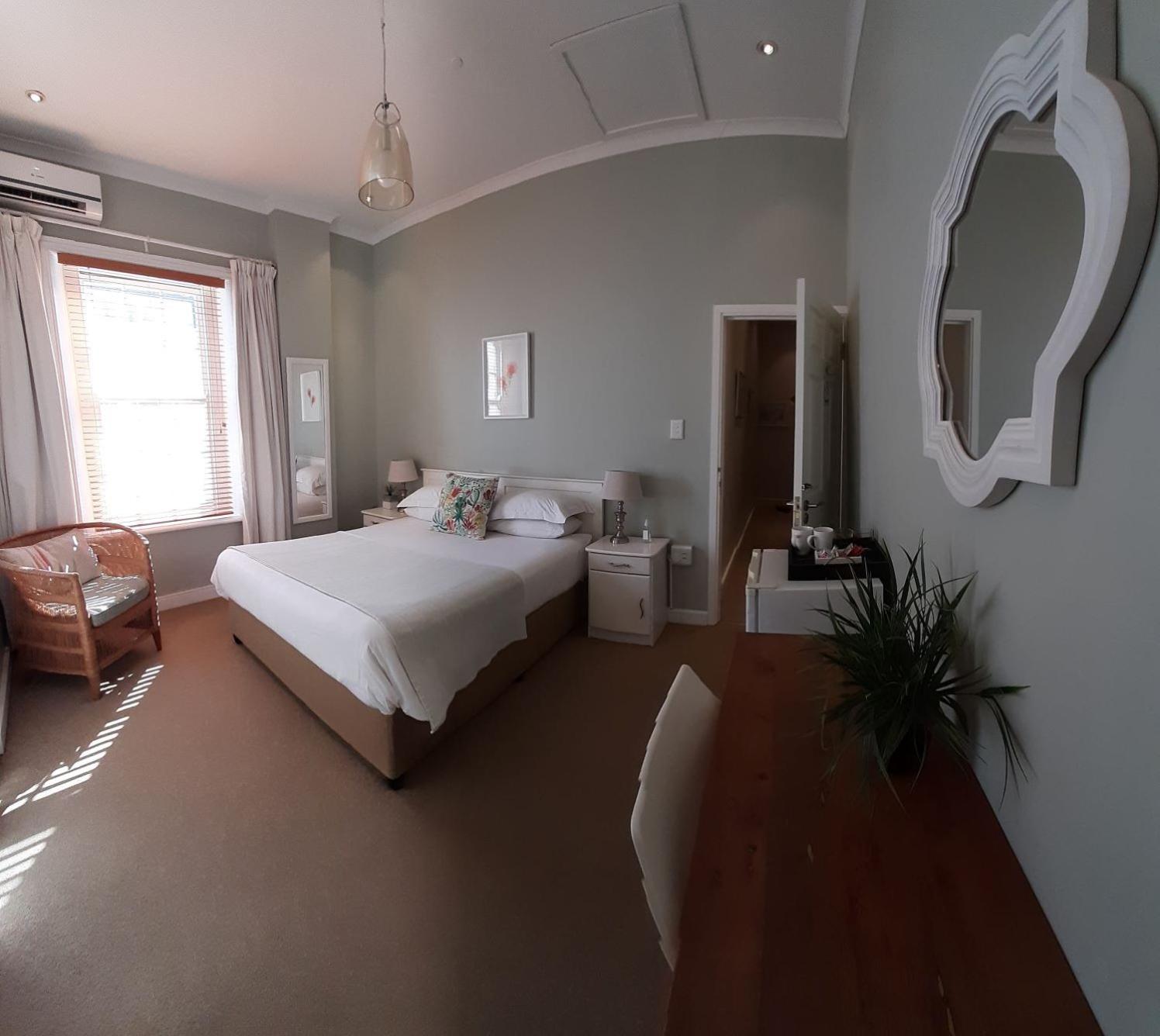 Small Double Room - Photo 5